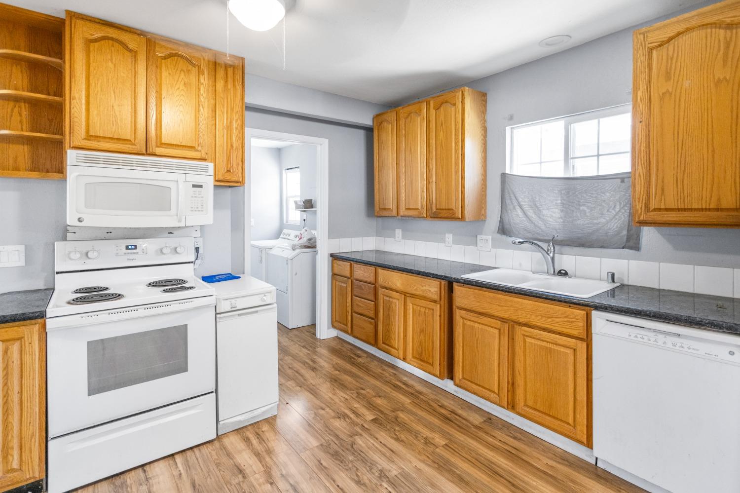 Detail Gallery Image 8 of 41 For 2931 Elm Ave, Merced,  CA 95348 - 3 Beds | 3 Baths