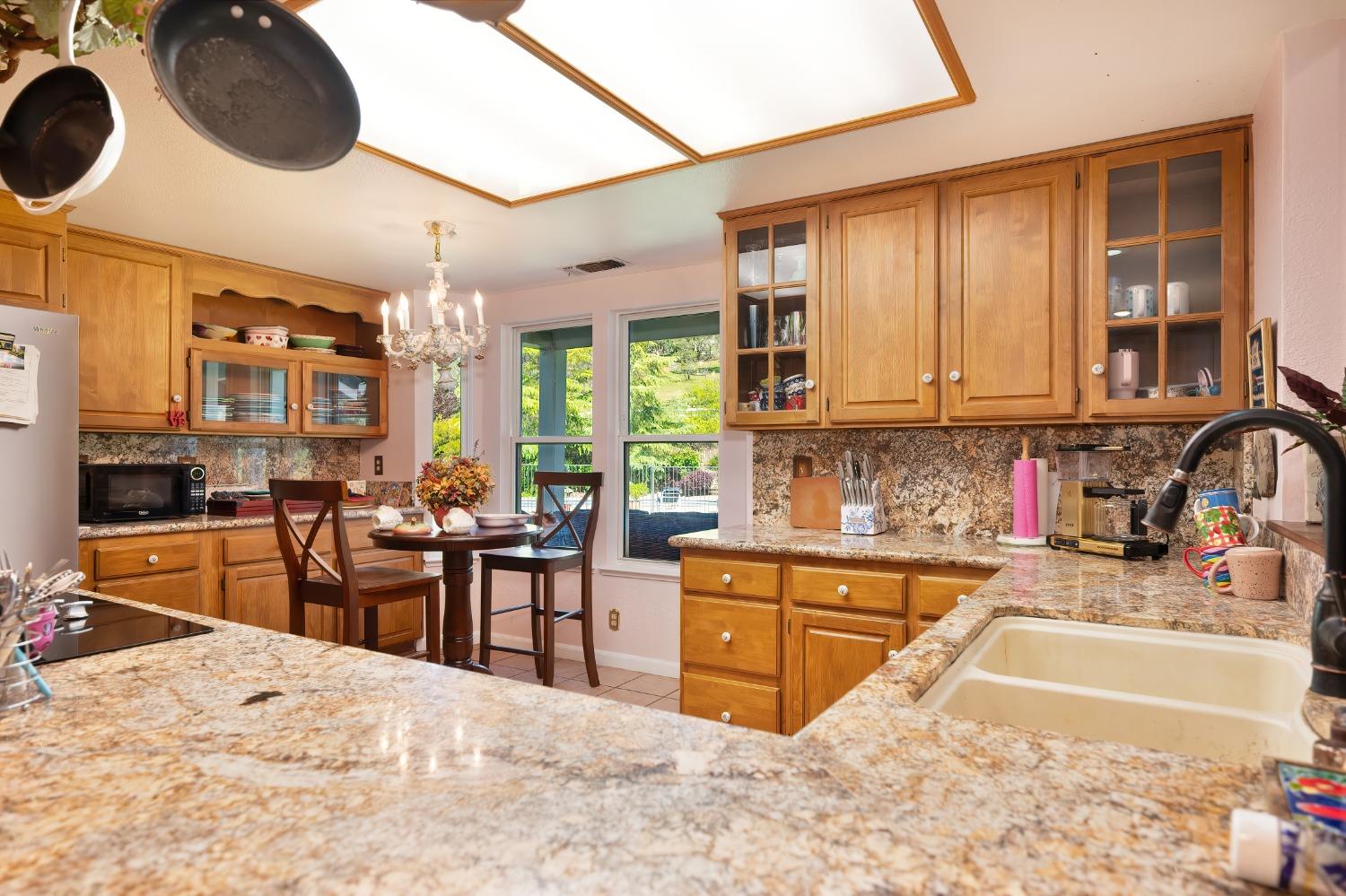 Detail Gallery Image 14 of 81 For 2601 Roundhill Cir, Placerville,  CA 95667 - 4 Beds | 3 Baths