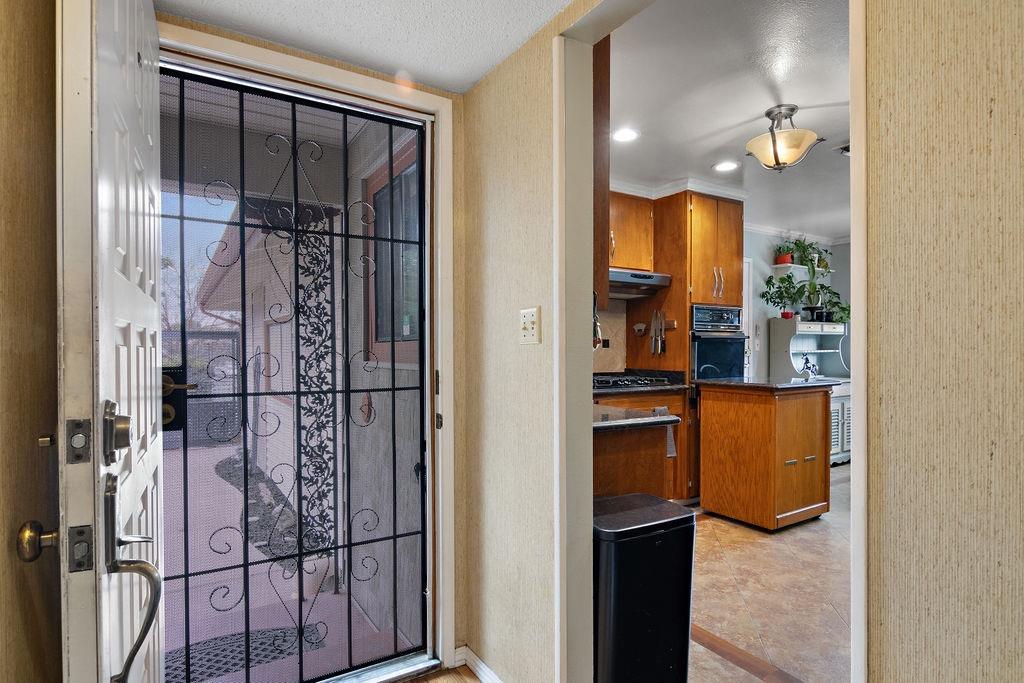 Detail Gallery Image 7 of 50 For 604 San Miguel Ave, Stockton,  CA 95210 - 3 Beds | 2 Baths