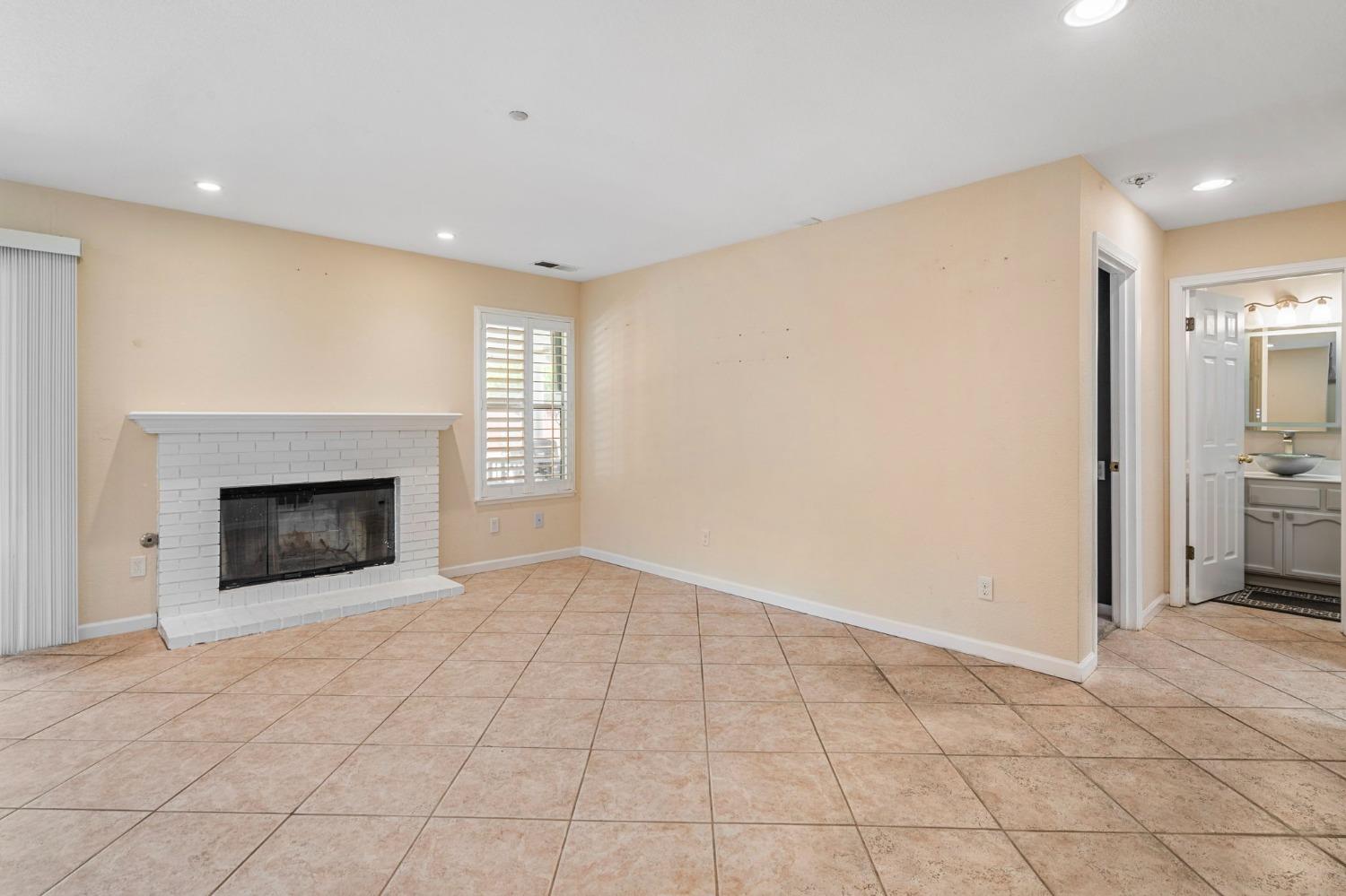 Detail Gallery Image 15 of 45 For 775 Vivian Dr, Livermore,  CA 94550 - 4 Beds | 3 Baths