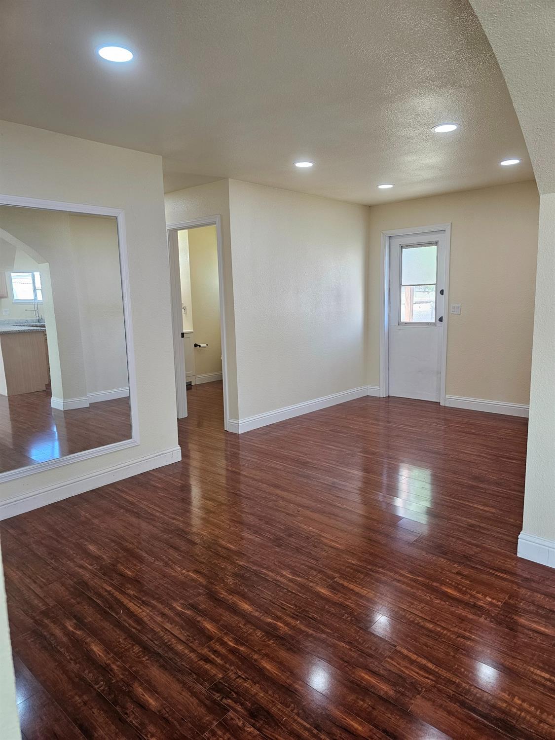 Detail Gallery Image 4 of 21 For 46 Arizona Way, Olivehurst,  CA 95961 - 3 Beds | 2 Baths