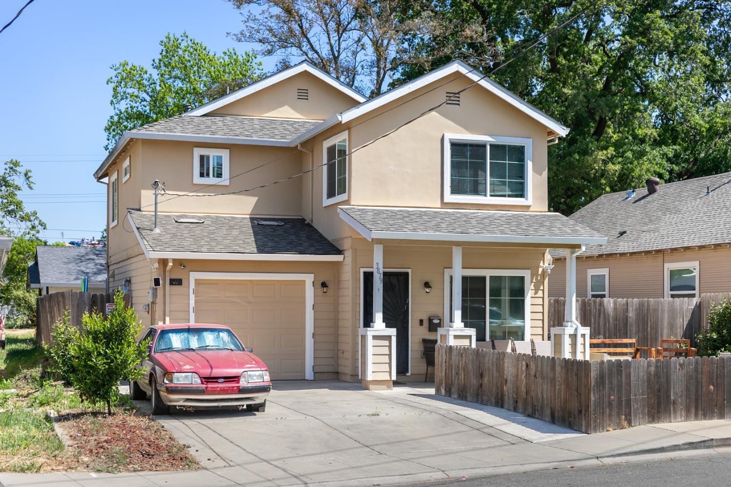 Detail Gallery Image 3 of 30 For 3879 8th Ave, Sacramento,  CA 95817 - 3 Beds | 2/1 Baths