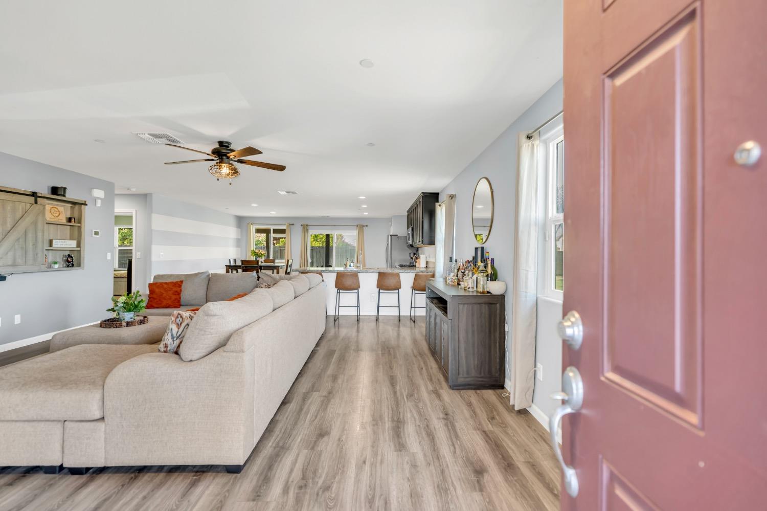 Detail Gallery Image 5 of 42 For 1096 Sierra Bluff St, Plumas Lake,  CA 95961 - 3 Beds | 2 Baths