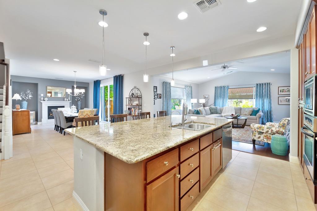 Detail Gallery Image 3 of 44 For 2425 Rockrose Cir, Roseville,  CA 95747 - 4 Beds | 3 Baths