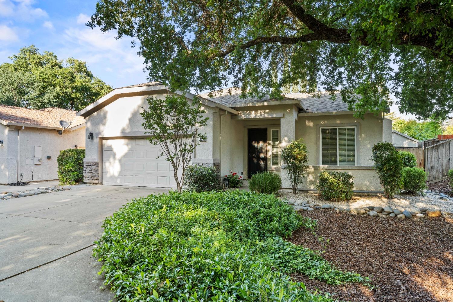 Detail Gallery Image 2 of 32 For 6222 Virk Ln, Citrus Heights,  CA 95621 - 2 Beds | 2 Baths