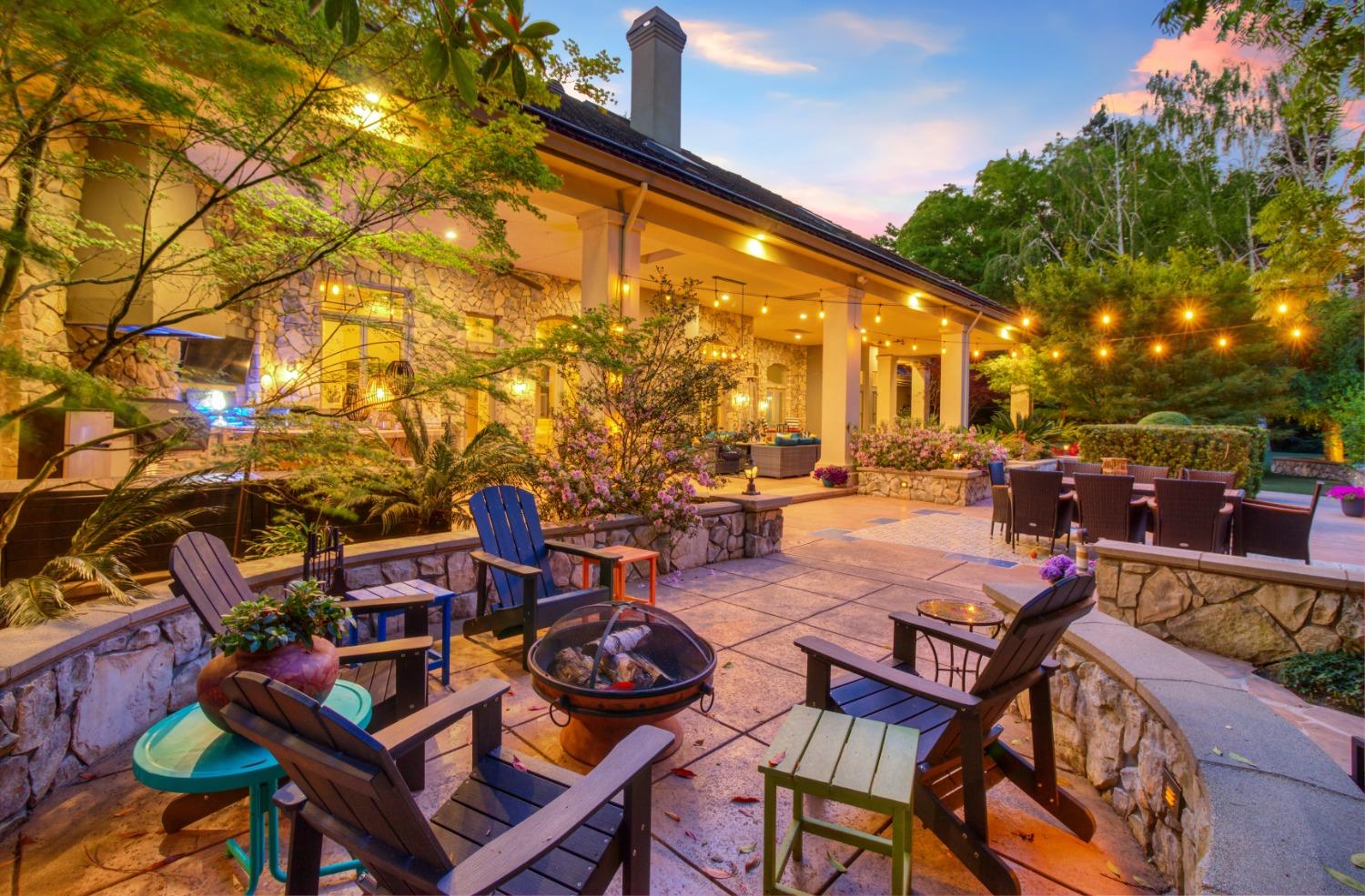 Detail Gallery Image 3 of 81 For 5011 Jardin Ln, Carmichael,  CA 95608 - 4 Beds | 4 Baths