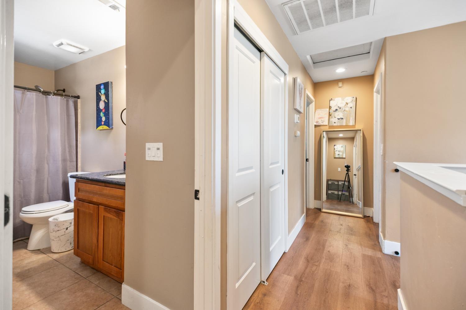 Detail Gallery Image 16 of 30 For 3879 8th Ave, Sacramento,  CA 95817 - 3 Beds | 2/1 Baths