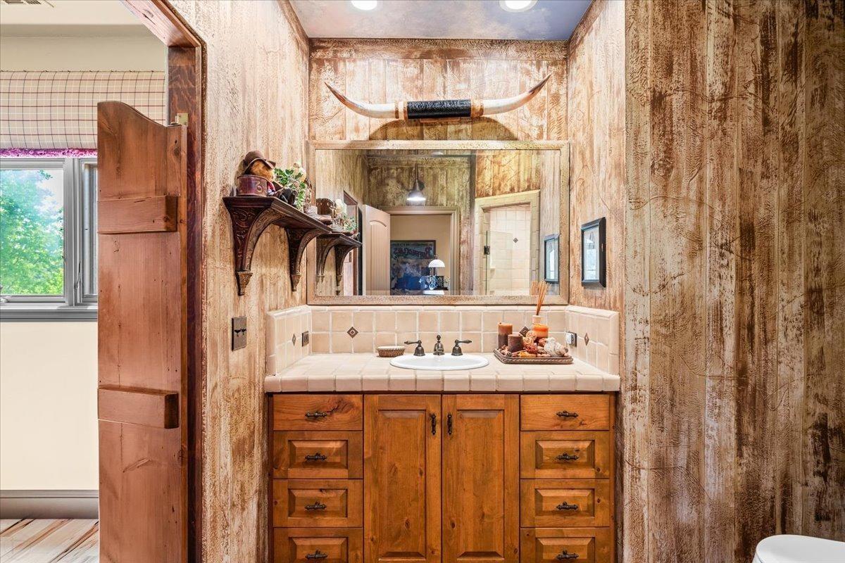 Detail Gallery Image 38 of 95 For 18879 Hidden Lakes Ln, Acampo,  CA 95220 - 3 Beds | 3/2 Baths