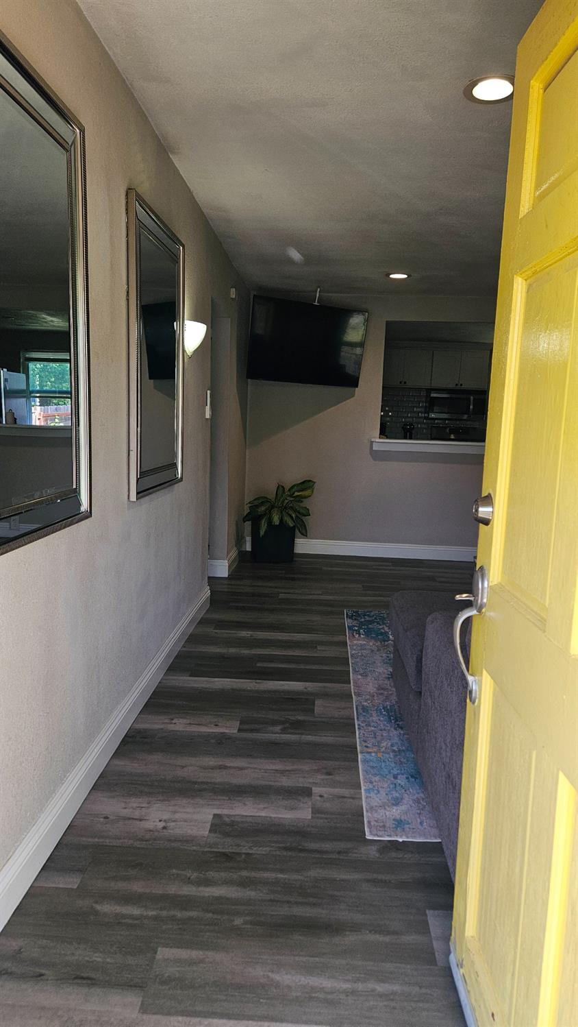 Detail Gallery Image 8 of 24 For 4725 Parker Ave, Sacramento,  CA 95820 - 2 Beds | 1 Baths