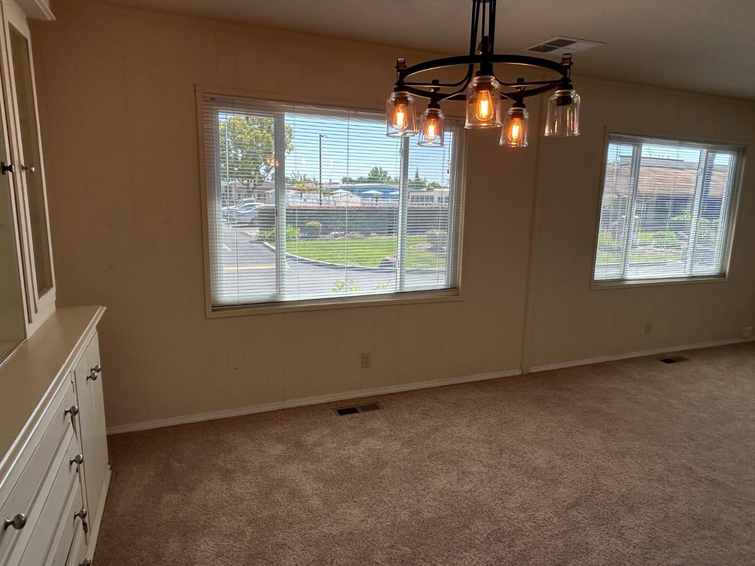 Detail Gallery Image 10 of 40 For 6616 Capital Dr 81, Sacramento,  CA 95828 - 2 Beds | 2 Baths