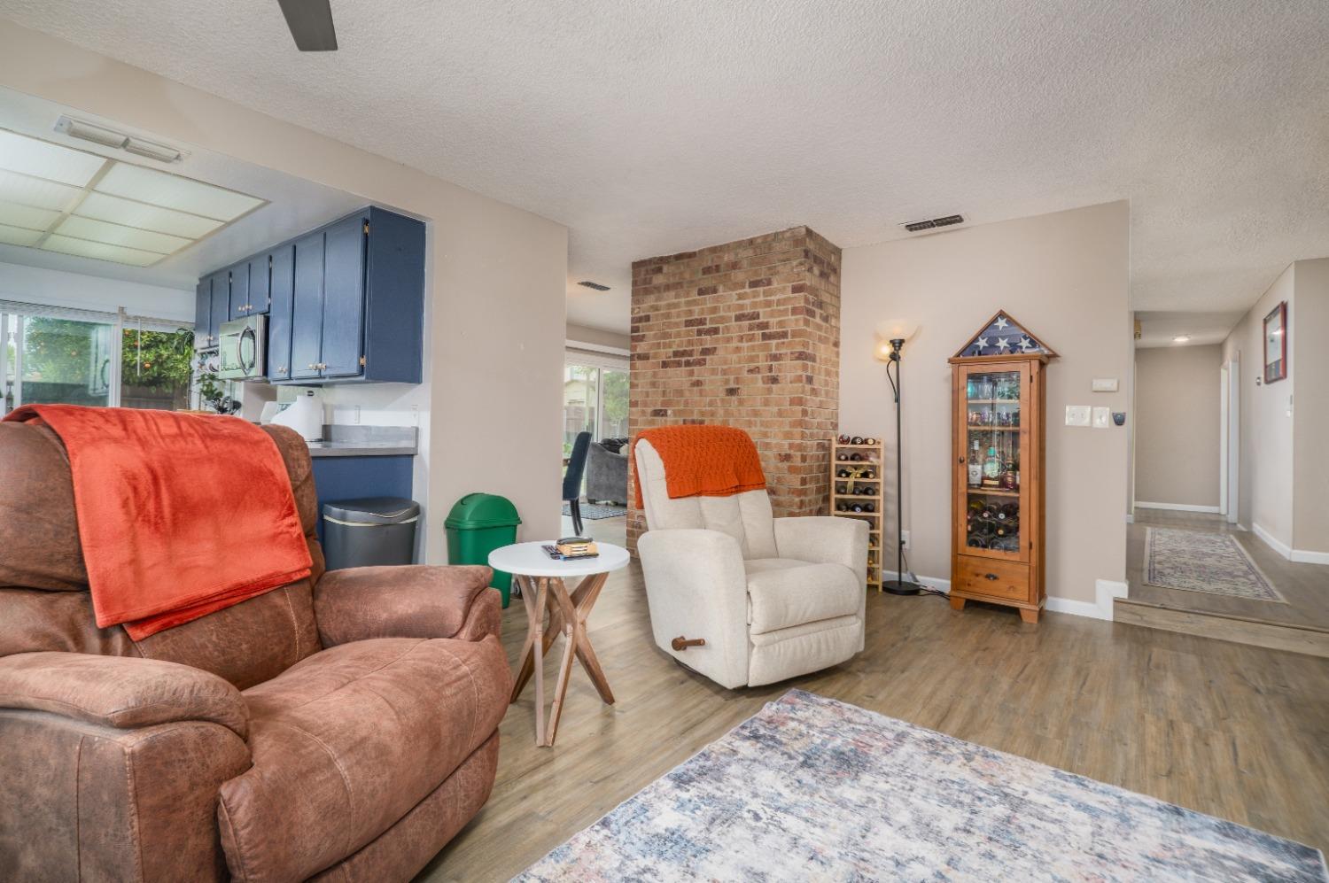 Detail Gallery Image 9 of 35 For 3121 Huntsman Dr, Sacramento,  CA 95826 - 3 Beds | 2 Baths