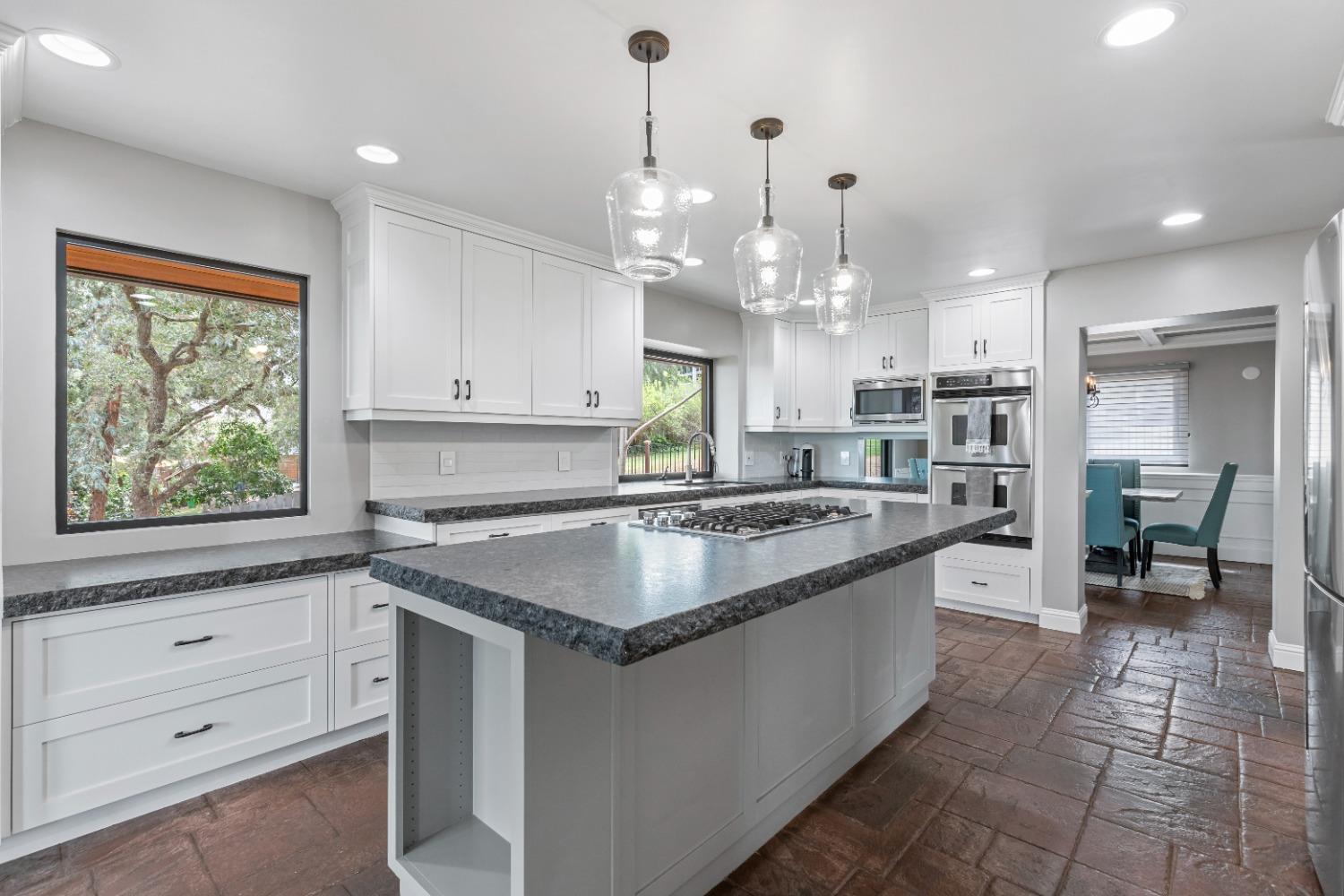 Detail Gallery Image 18 of 55 For 10008 River Oak Cir, Oakdale,  CA 95361 - 5 Beds | 3/1 Baths