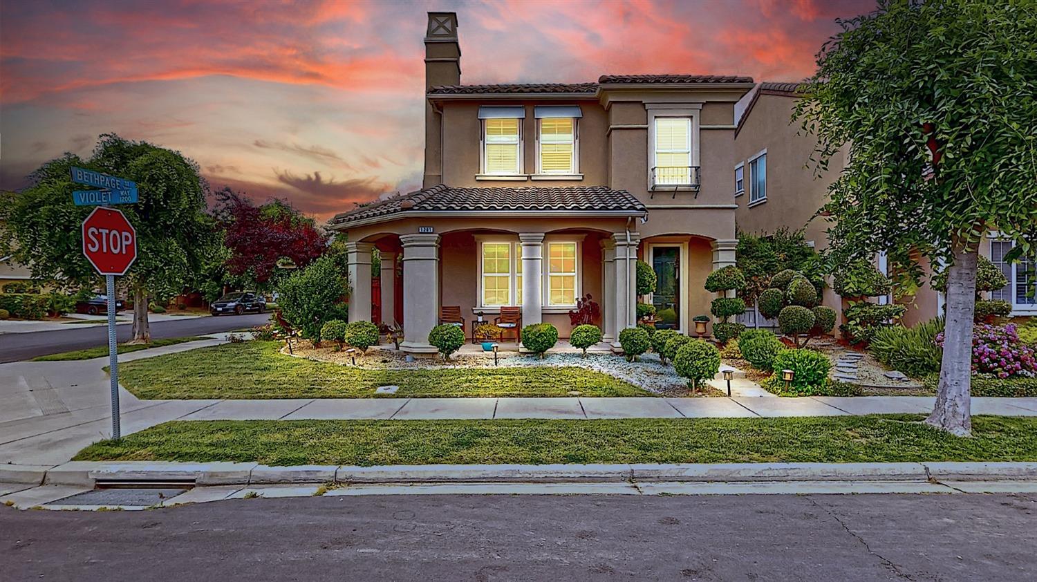 Detail Gallery Image 2 of 48 For 1281 Violet Way, Turlock,  CA 95382 - 3 Beds | 2/1 Baths