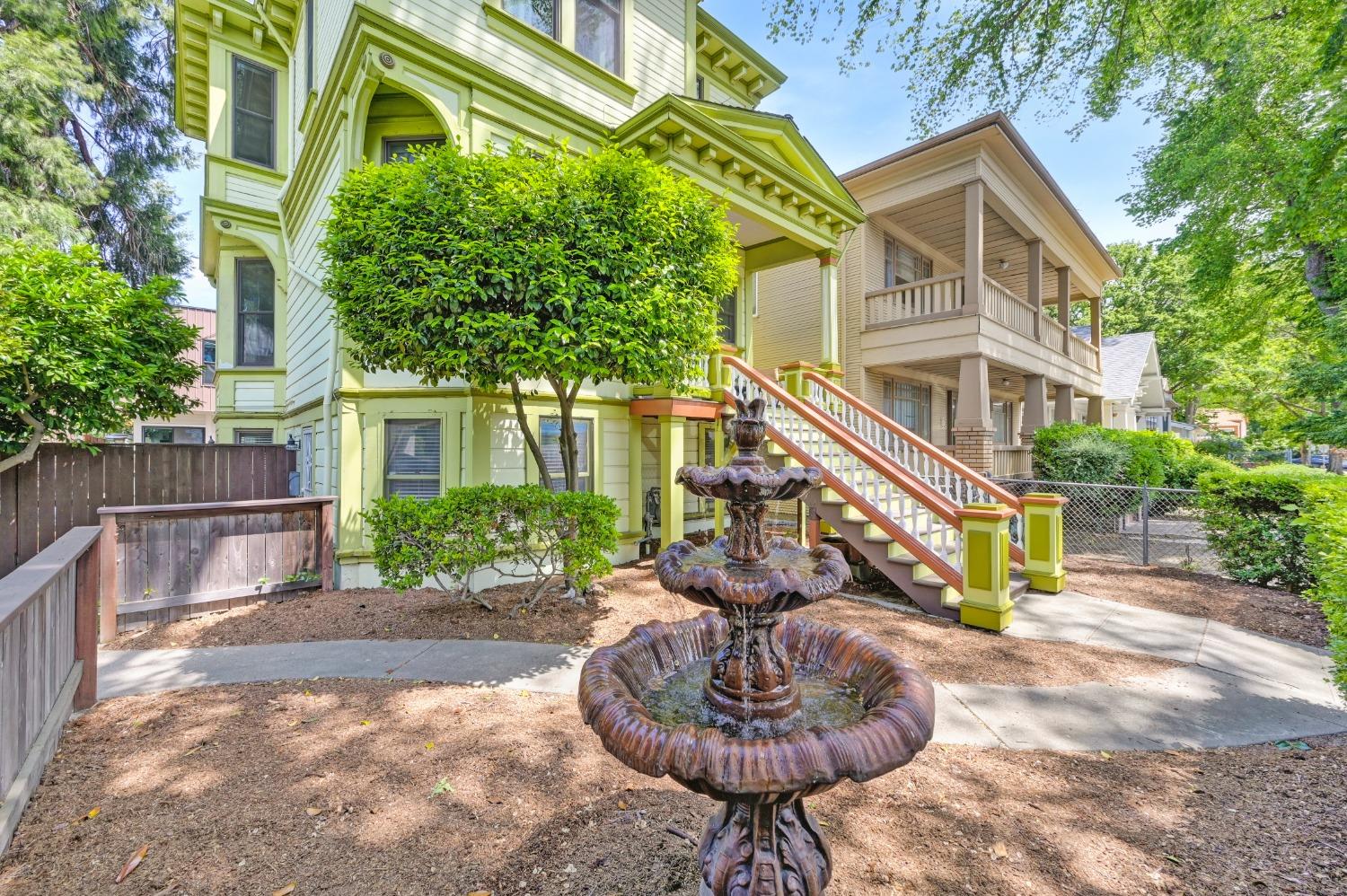 Detail Gallery Image 4 of 40 For 1111 U St, Sacramento,  CA 95818 - 4 Beds | 3/1 Baths