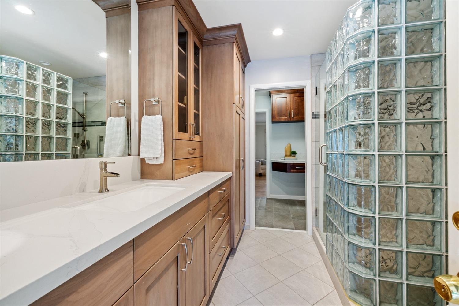 Detail Gallery Image 18 of 65 For 2751 American River Dr, Sacramento,  CA 95864 - 4 Beds | 3 Baths