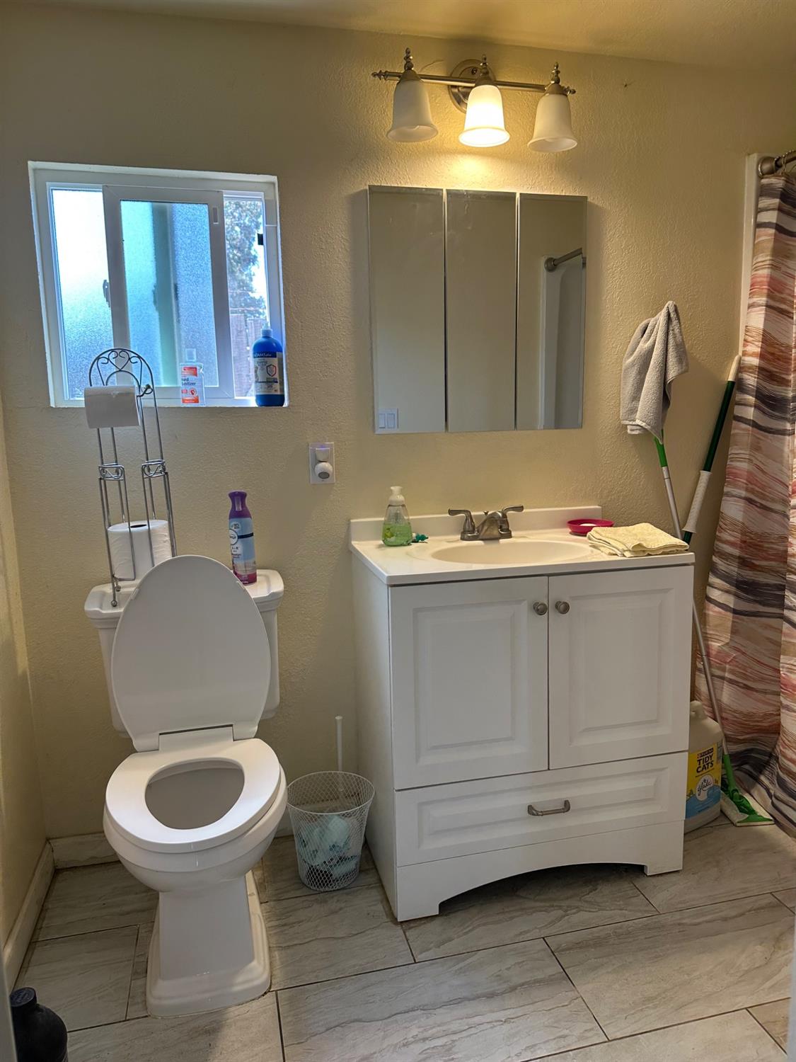 Detail Gallery Image 10 of 26 For 1717 Midway Ave, Modesto,  CA 95358 - 2 Beds | 2 Baths