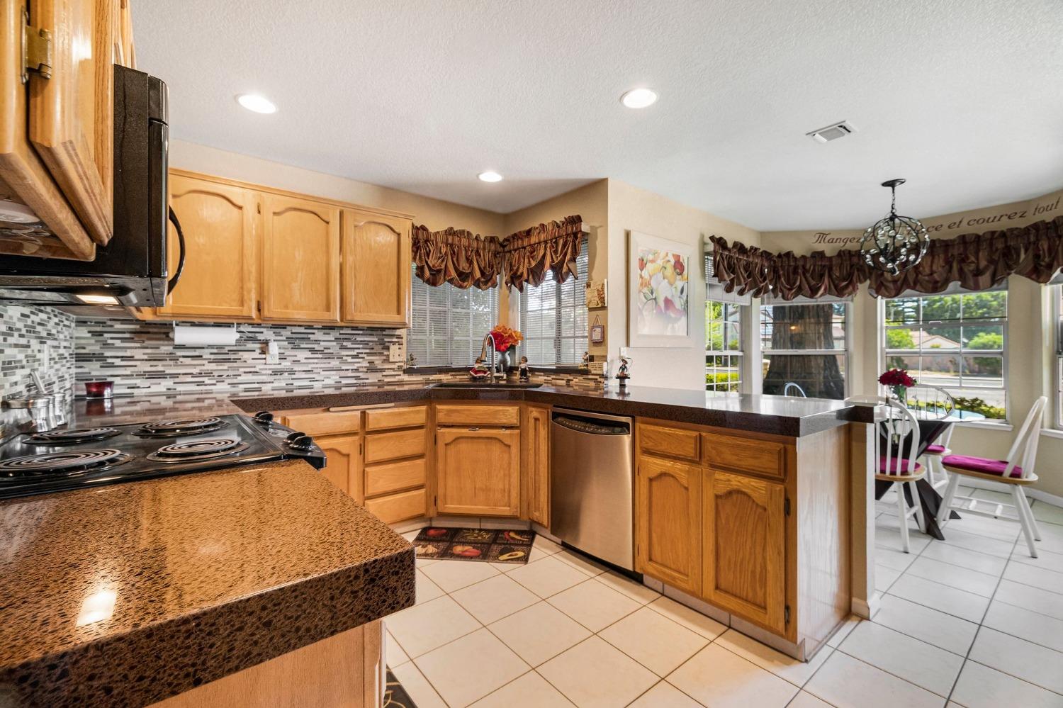 Detail Gallery Image 23 of 74 For 2460 Stabler Ln, Yuba City,  CA 95993 - 3 Beds | 2 Baths