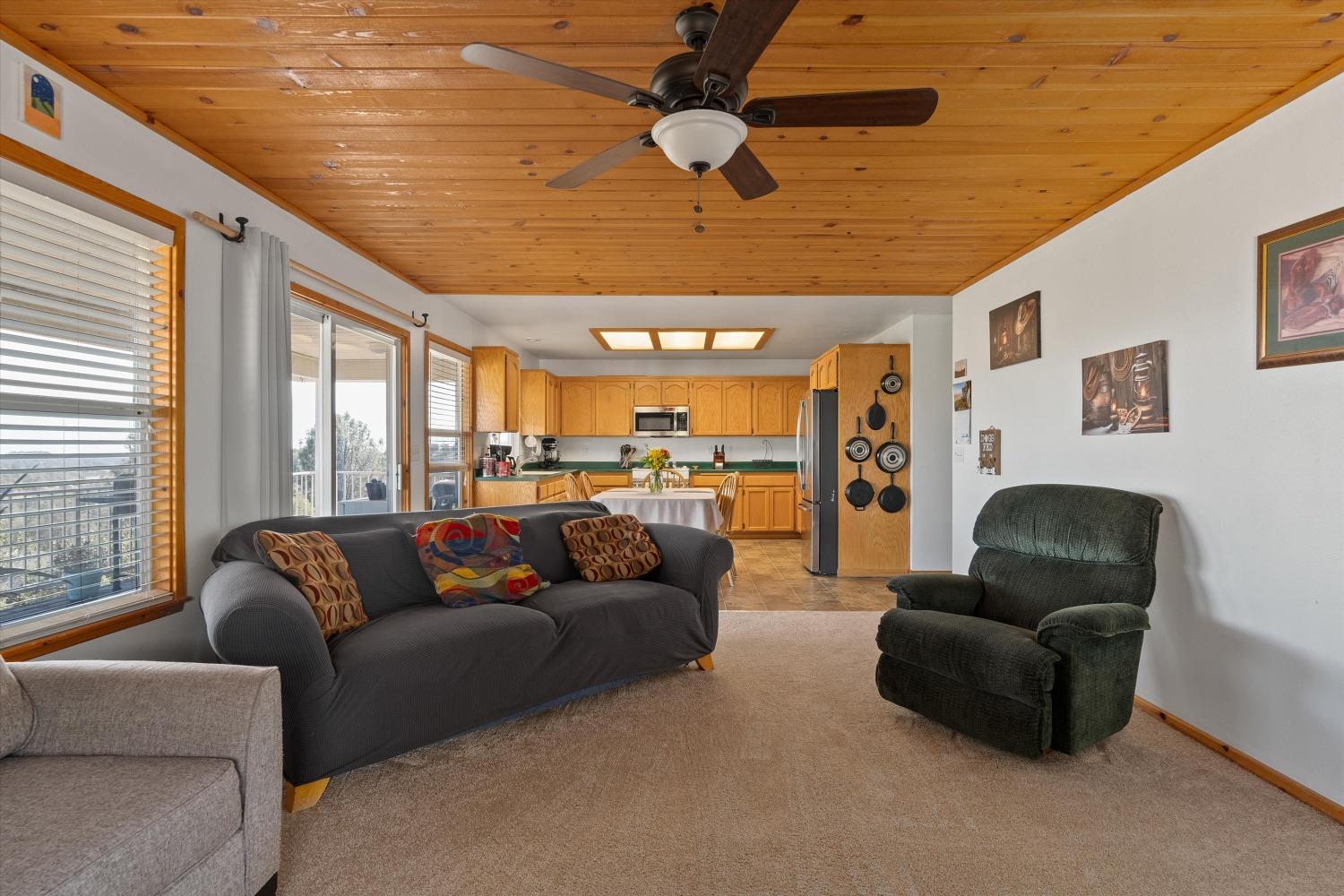 Detail Gallery Image 8 of 23 For 6020 Kanaka Ave, Oroville,  CA 95966 - 3 Beds | 2 Baths