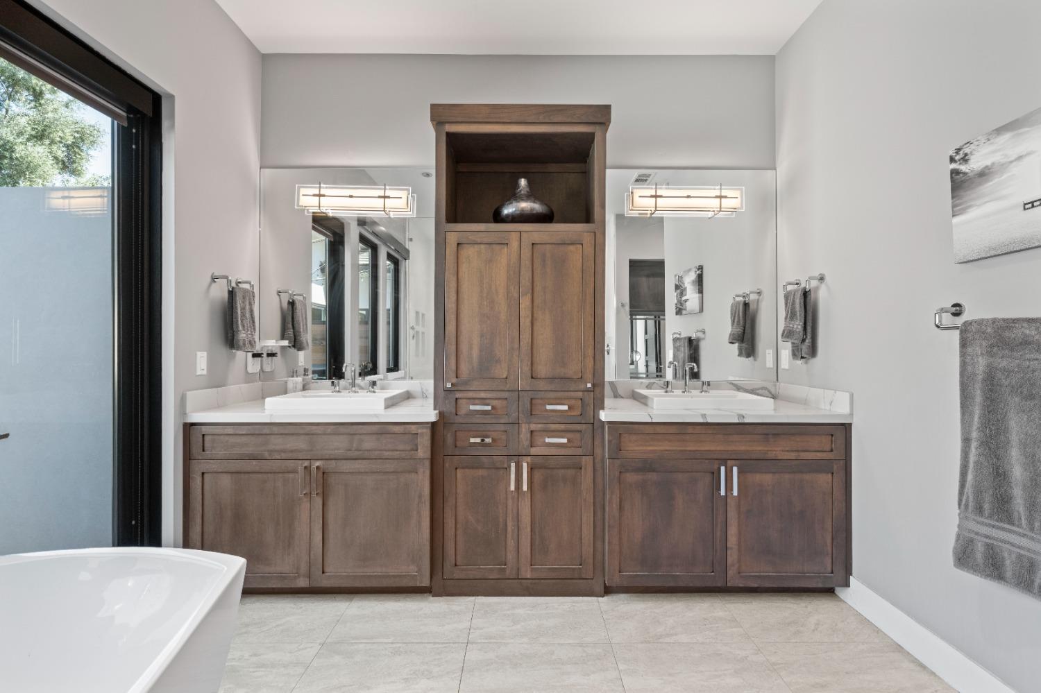 Detail Gallery Image 34 of 73 For 8452 Jomar Ln, Fair Oaks,  CA 95628 - 4 Beds | 4/1 Baths