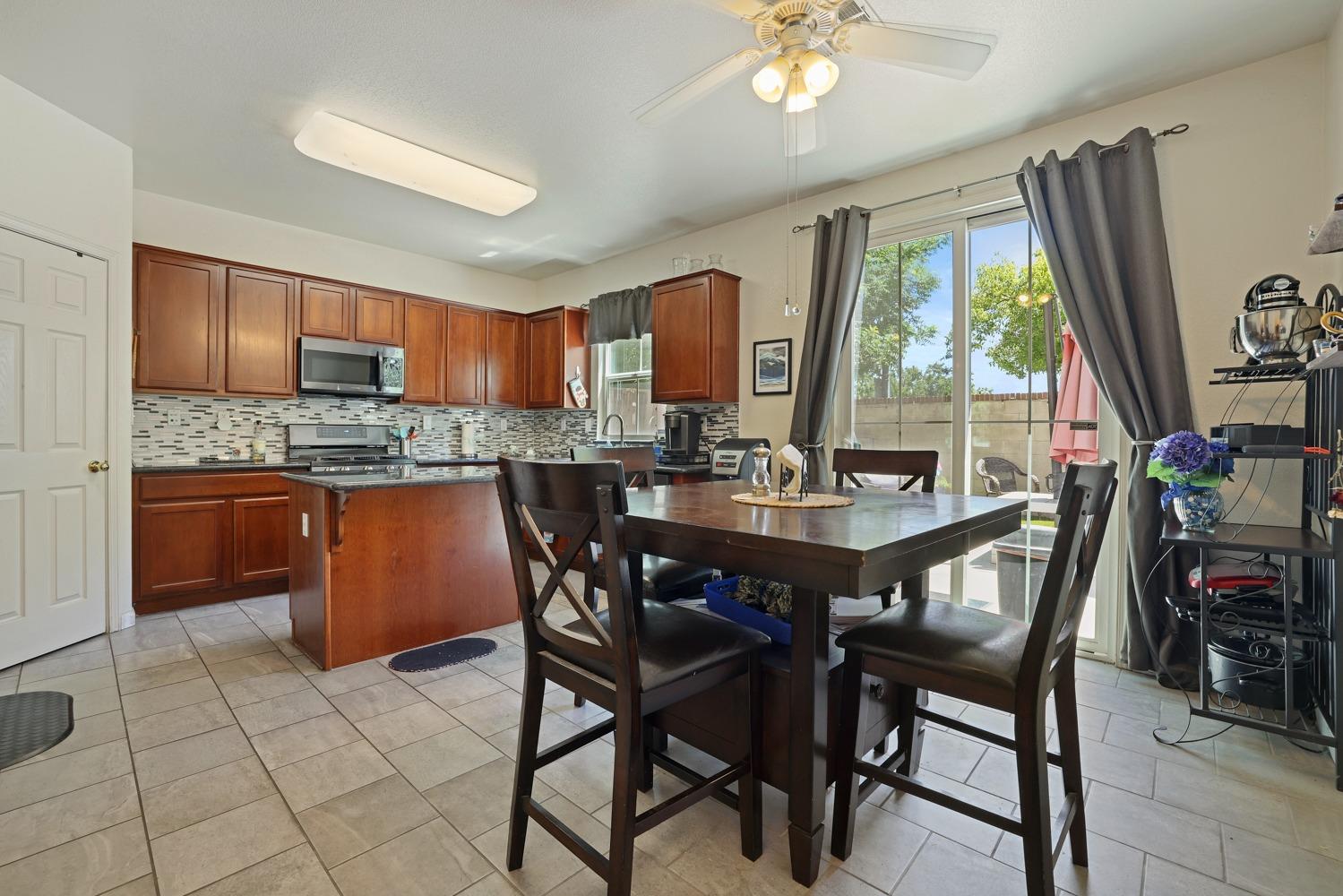 Detail Gallery Image 12 of 28 For 10680 Sellers Cir, Stockton,  CA 95209 - 3 Beds | 2/1 Baths