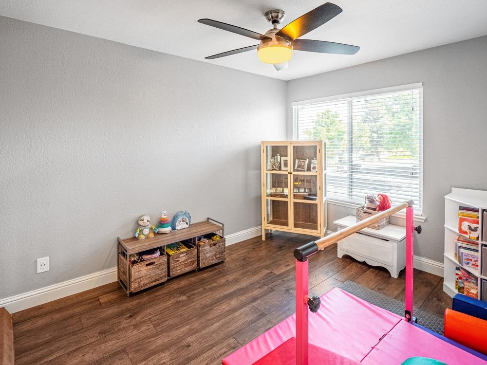 Detail Gallery Image 20 of 47 For 9523 Dunkerrin Way, Elk Grove,  CA 95758 - 3 Beds | 2/1 Baths