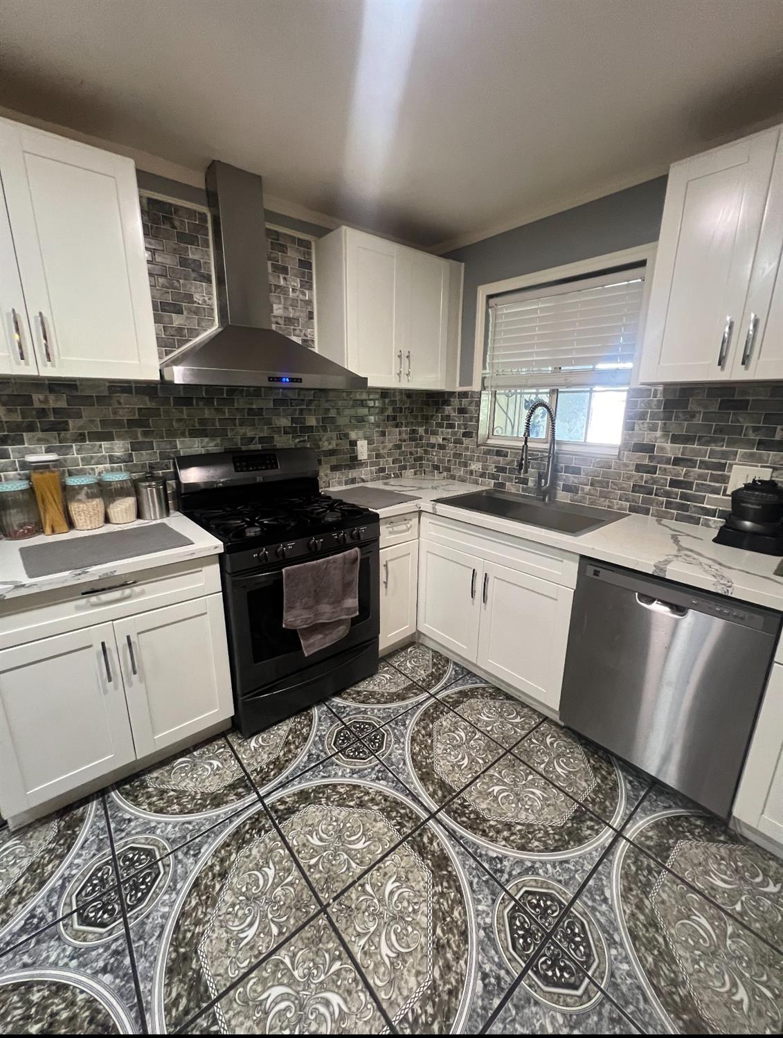 Detail Gallery Image 2 of 17 For 812 Northey Dr, Sacramento,  CA 95833 - 3 Beds | 1 Baths