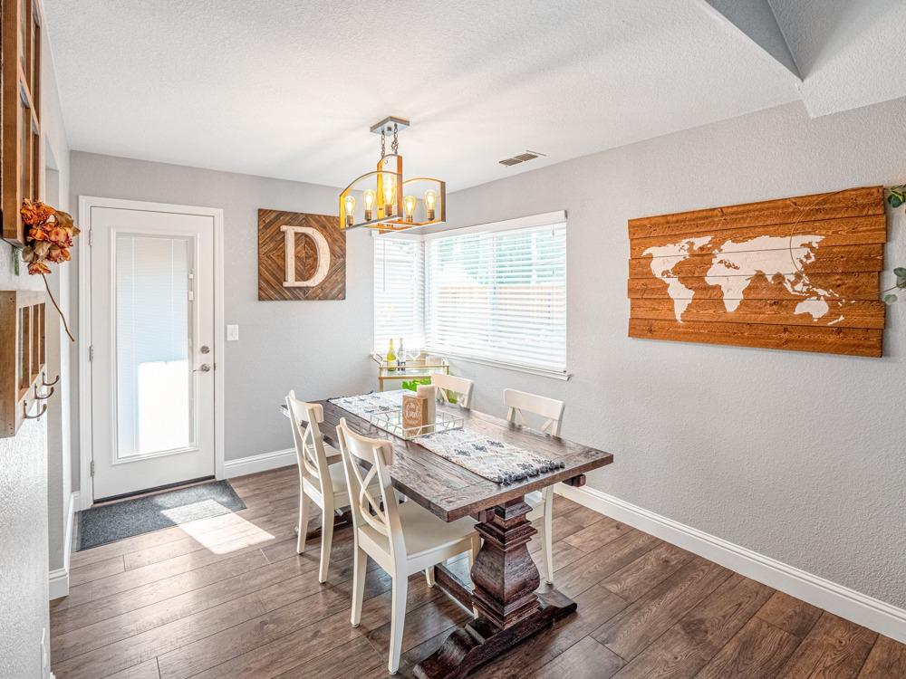 Detail Gallery Image 12 of 47 For 9523 Dunkerrin Way, Elk Grove,  CA 95758 - 3 Beds | 2/1 Baths