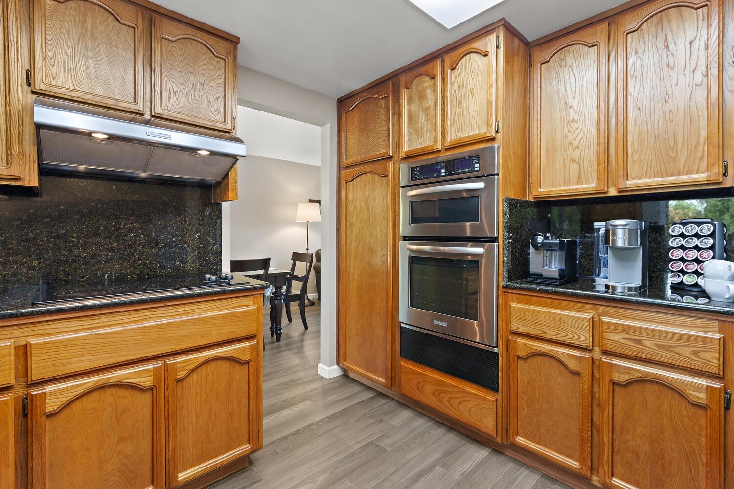 Detail Gallery Image 13 of 56 For 19 Green Mist Ct, Sacramento,  CA 95831 - 4 Beds | 3 Baths