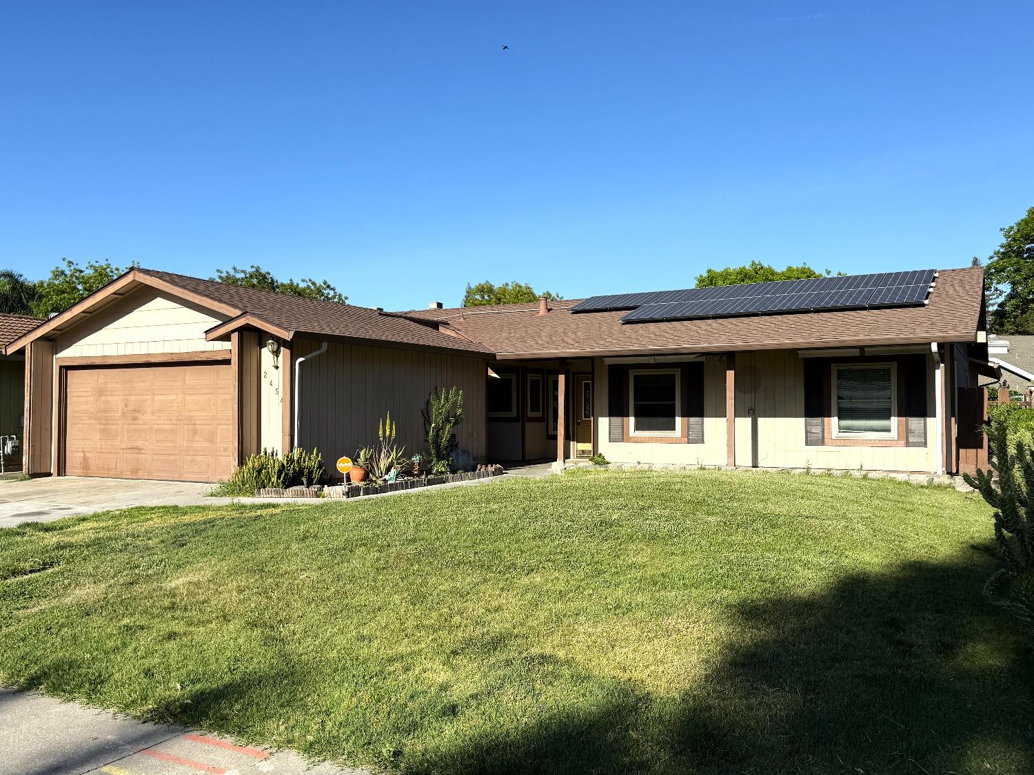 Detail Gallery Image 1 of 17 For 2454 Golden Bear Cir, Stockton,  CA 95209 - 4 Beds | 2 Baths