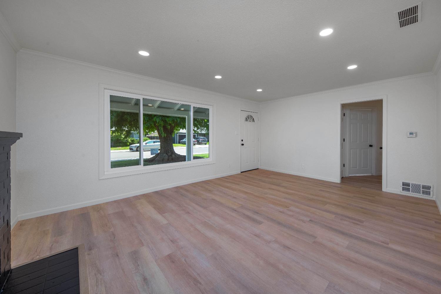Detail Gallery Image 12 of 32 For 3037 W Monterey Ave, Stockton,  CA 95204 - 3 Beds | 1 Baths