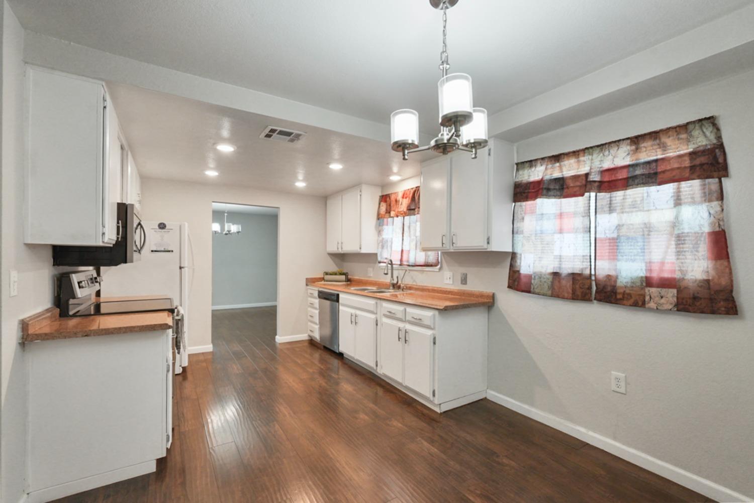 Detail Gallery Image 6 of 27 For 1349 Quail St, Los Banos,  CA 93635 - 3 Beds | 2 Baths
