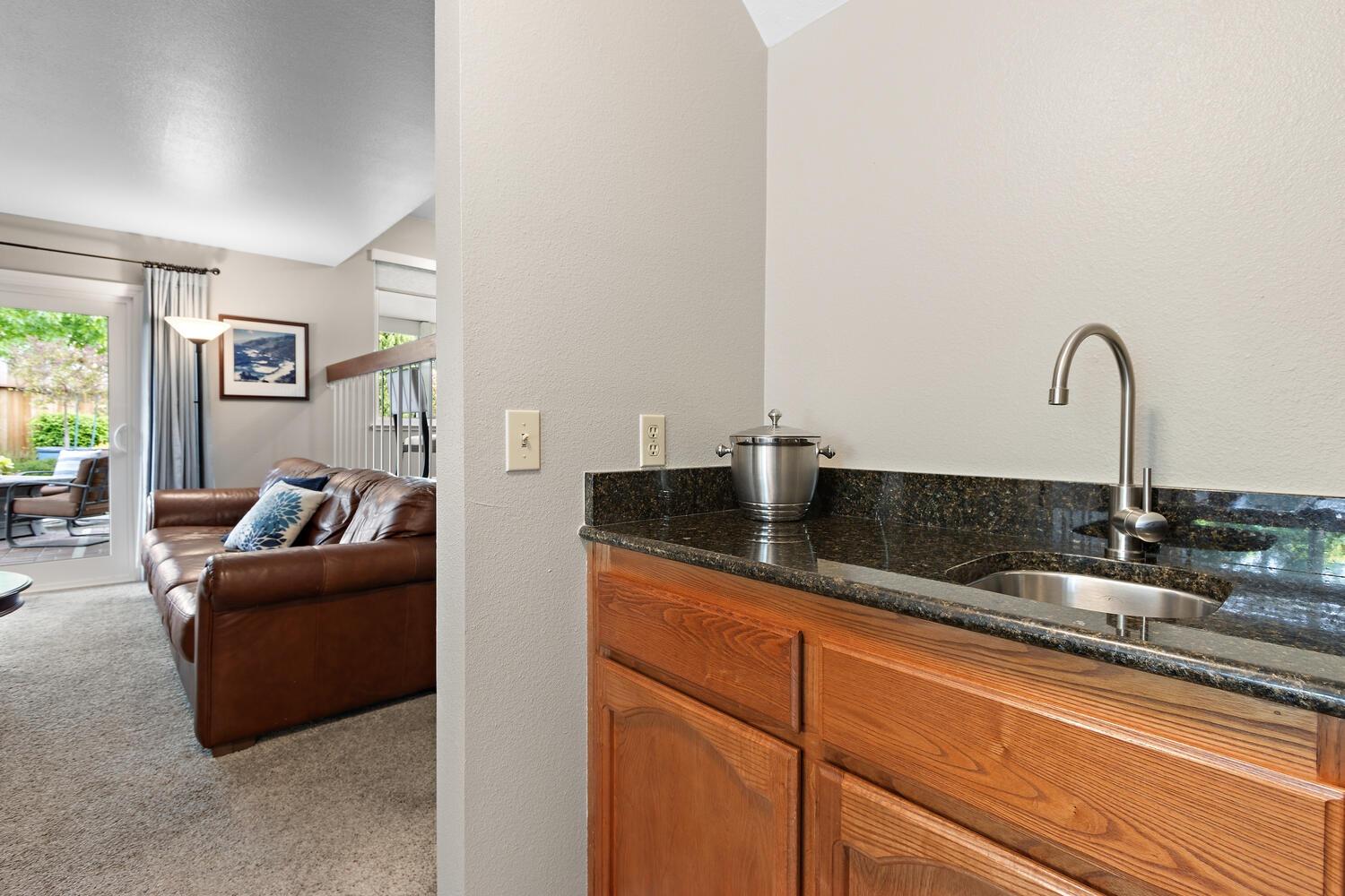 Detail Gallery Image 35 of 56 For 19 Green Mist Ct, Sacramento,  CA 95831 - 4 Beds | 3 Baths