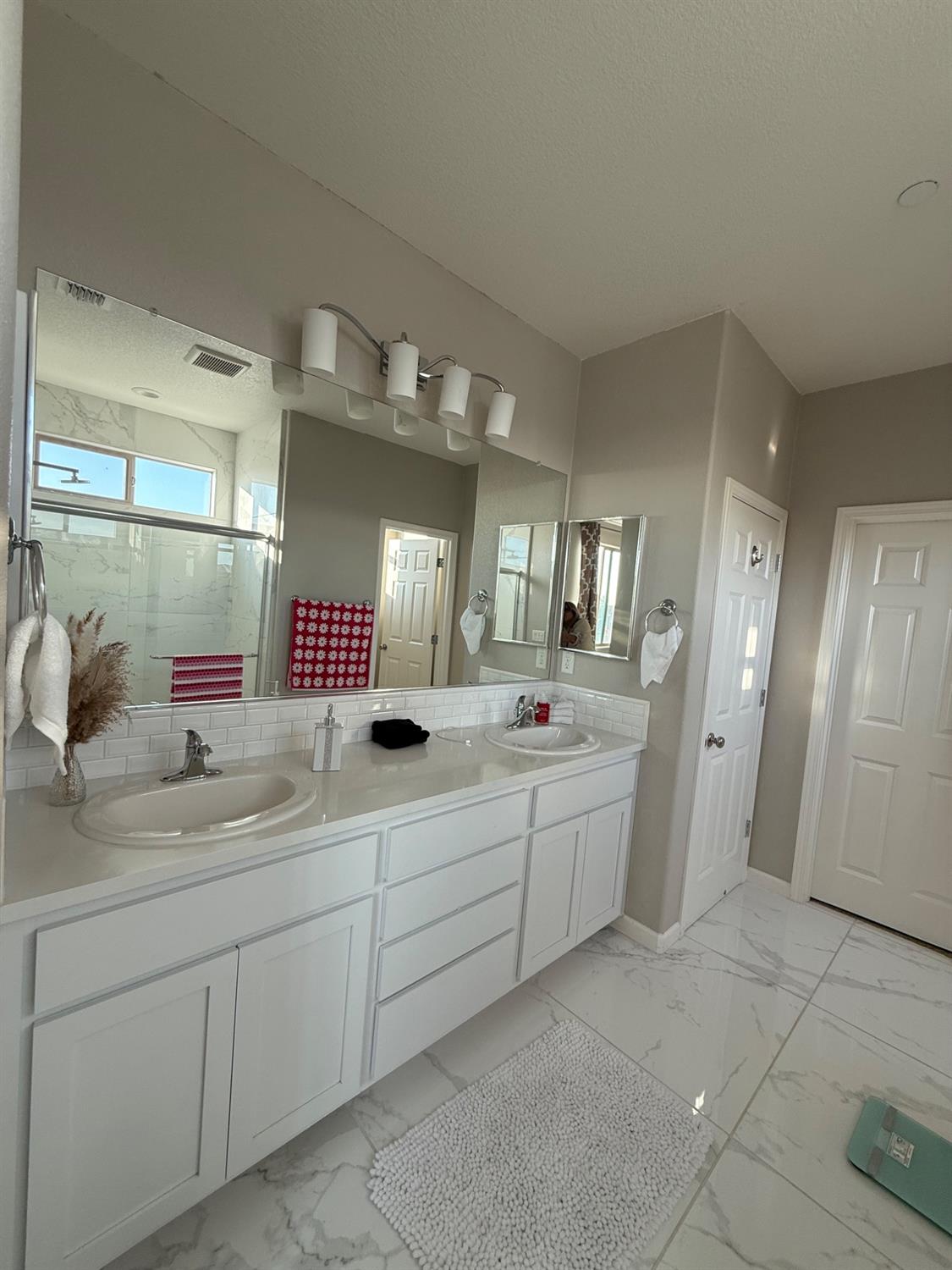 Detail Gallery Image 26 of 69 For 2816 Balaton Ct, Antelope,  CA 95843 - 4 Beds | 2/1 Baths