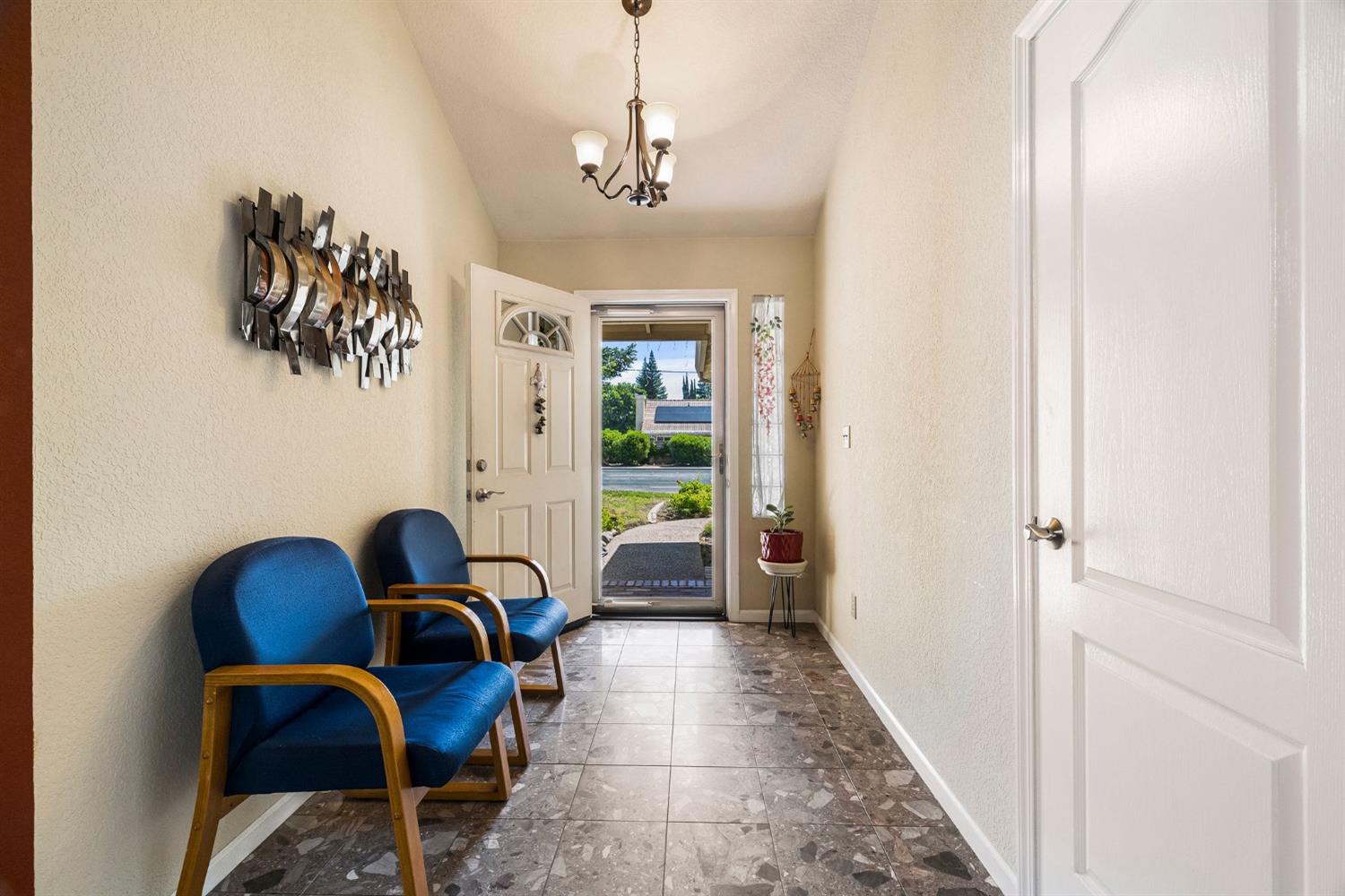 Detail Gallery Image 11 of 74 For 2460 Stabler Ln, Yuba City,  CA 95993 - 3 Beds | 2 Baths