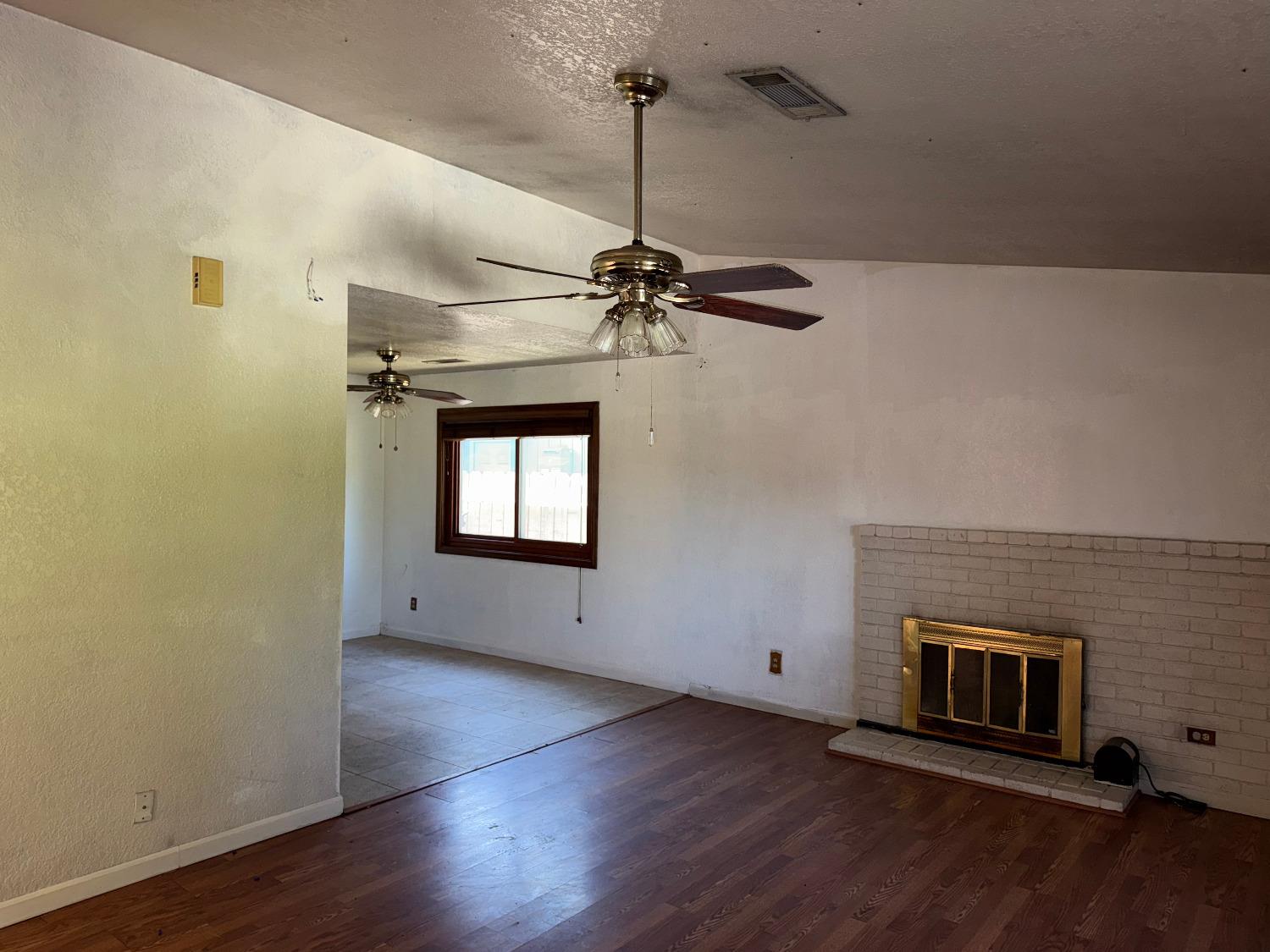 Detail Gallery Image 6 of 17 For 2454 Golden Bear Cir, Stockton,  CA 95209 - 4 Beds | 2 Baths
