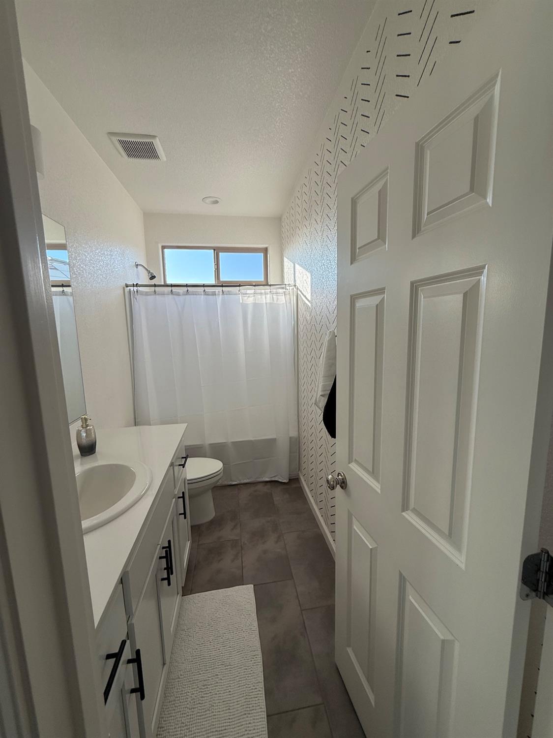 Detail Gallery Image 22 of 69 For 2816 Balaton Ct, Antelope,  CA 95843 - 4 Beds | 2/1 Baths