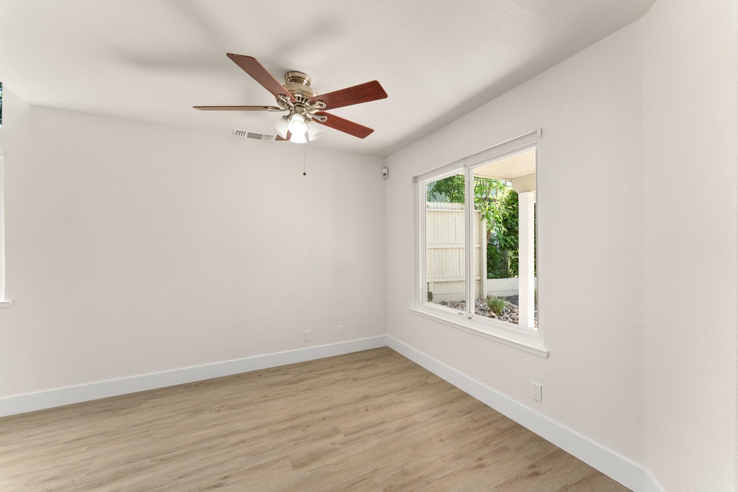 Detail Gallery Image 12 of 65 For 8340 Cypress Lake Ct, Antelope,  CA 95843 - 4 Beds | 2/1 Baths
