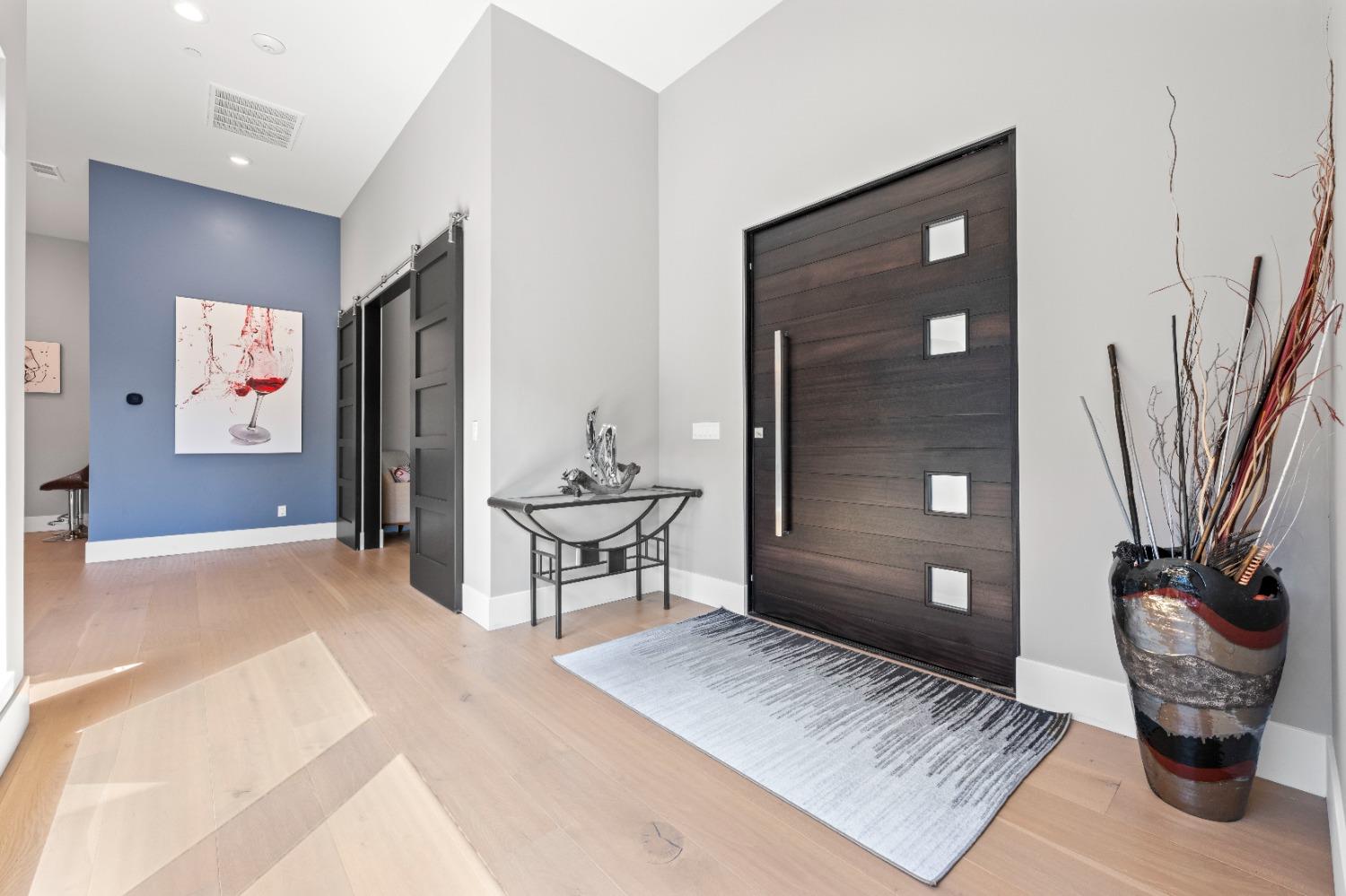 Detail Gallery Image 4 of 73 For 8452 Jomar Ln, Fair Oaks,  CA 95628 - 4 Beds | 4/1 Baths