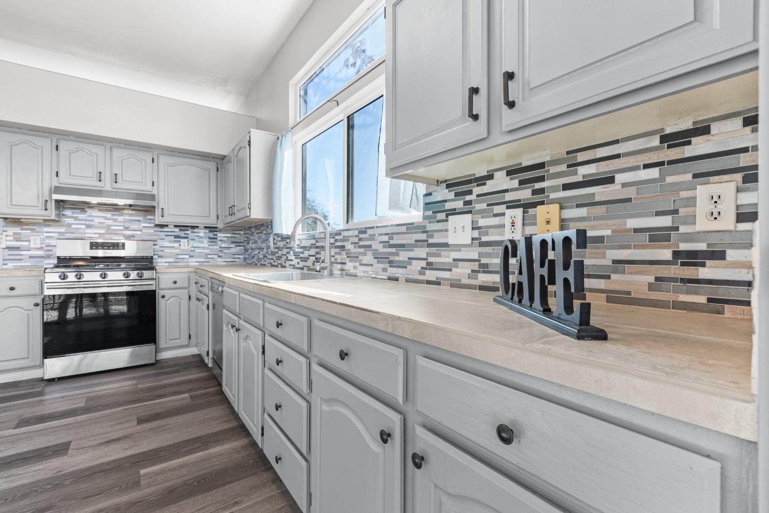 Detail Gallery Image 8 of 26 For 1162 Stormwood Ave, Galt,  CA 95632 - 4 Beds | 2 Baths