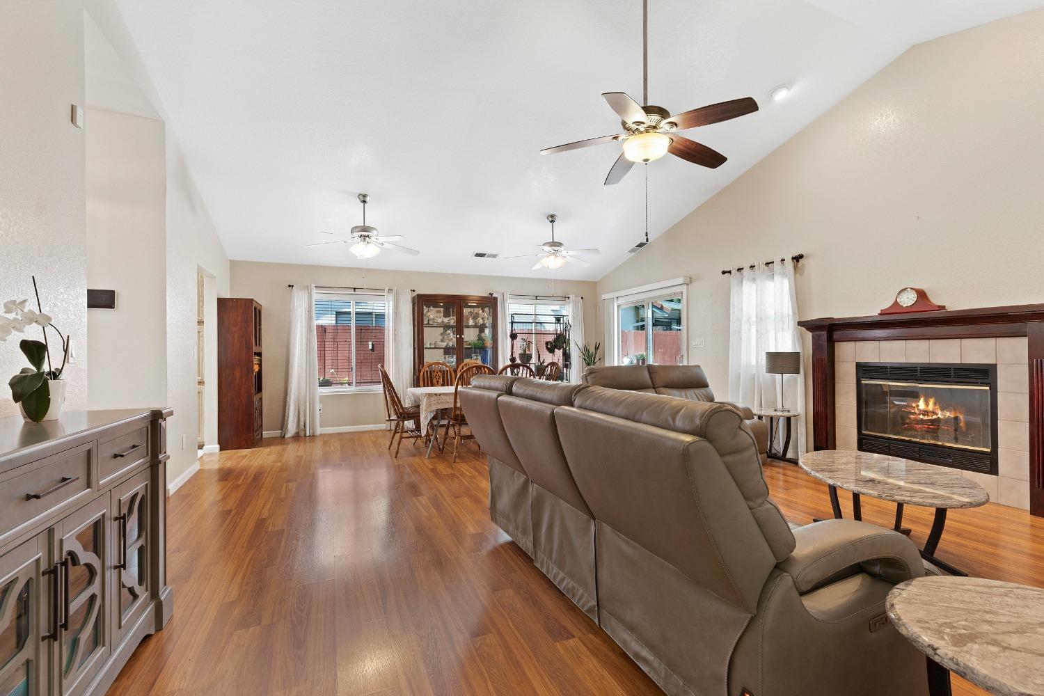 Detail Gallery Image 8 of 34 For 1616 Bergen Dr, Modesto,  CA 95350 - 3 Beds | 2 Baths