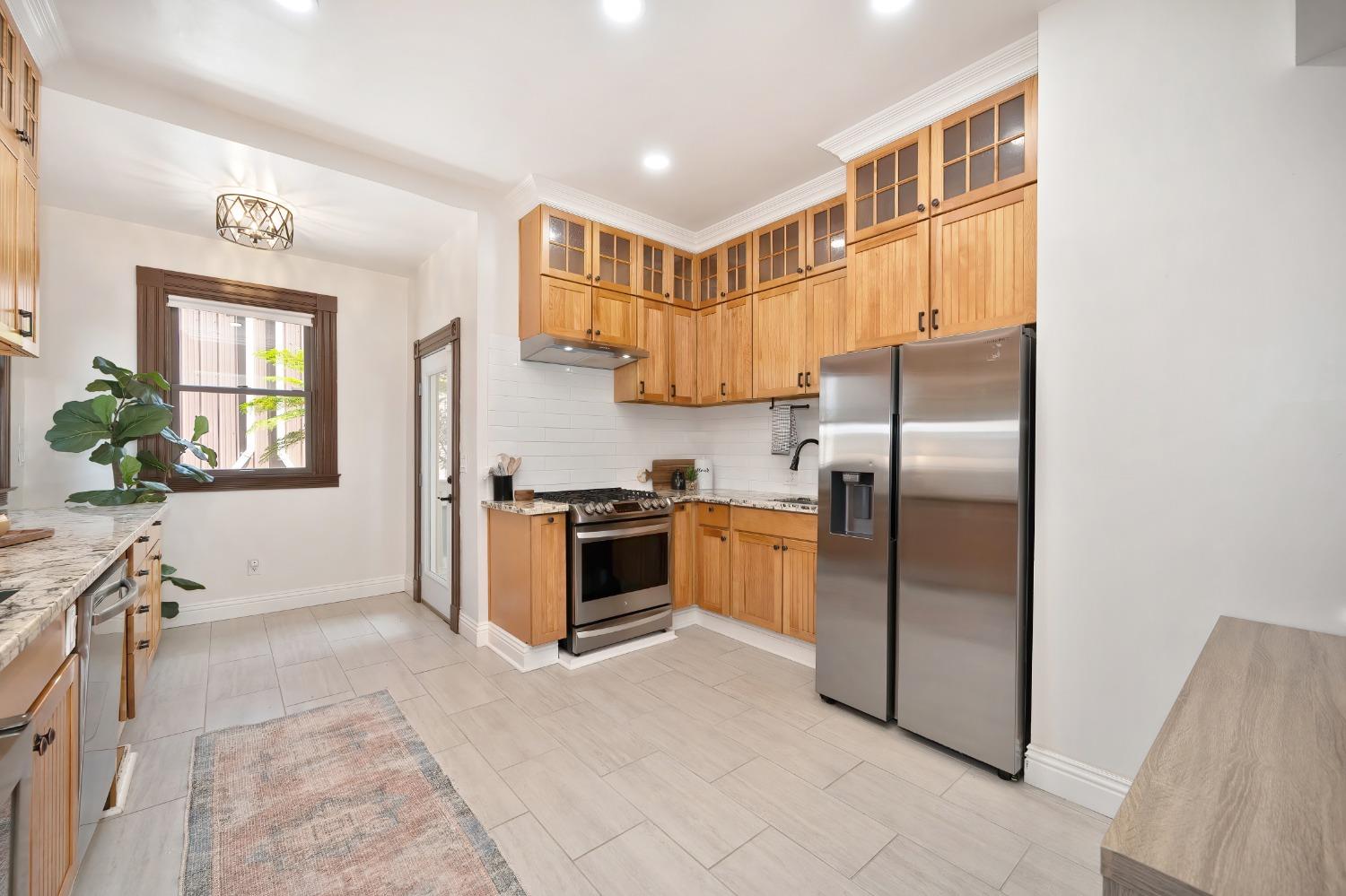 Detail Gallery Image 14 of 40 For 1111 U St, Sacramento,  CA 95818 - 4 Beds | 3/1 Baths