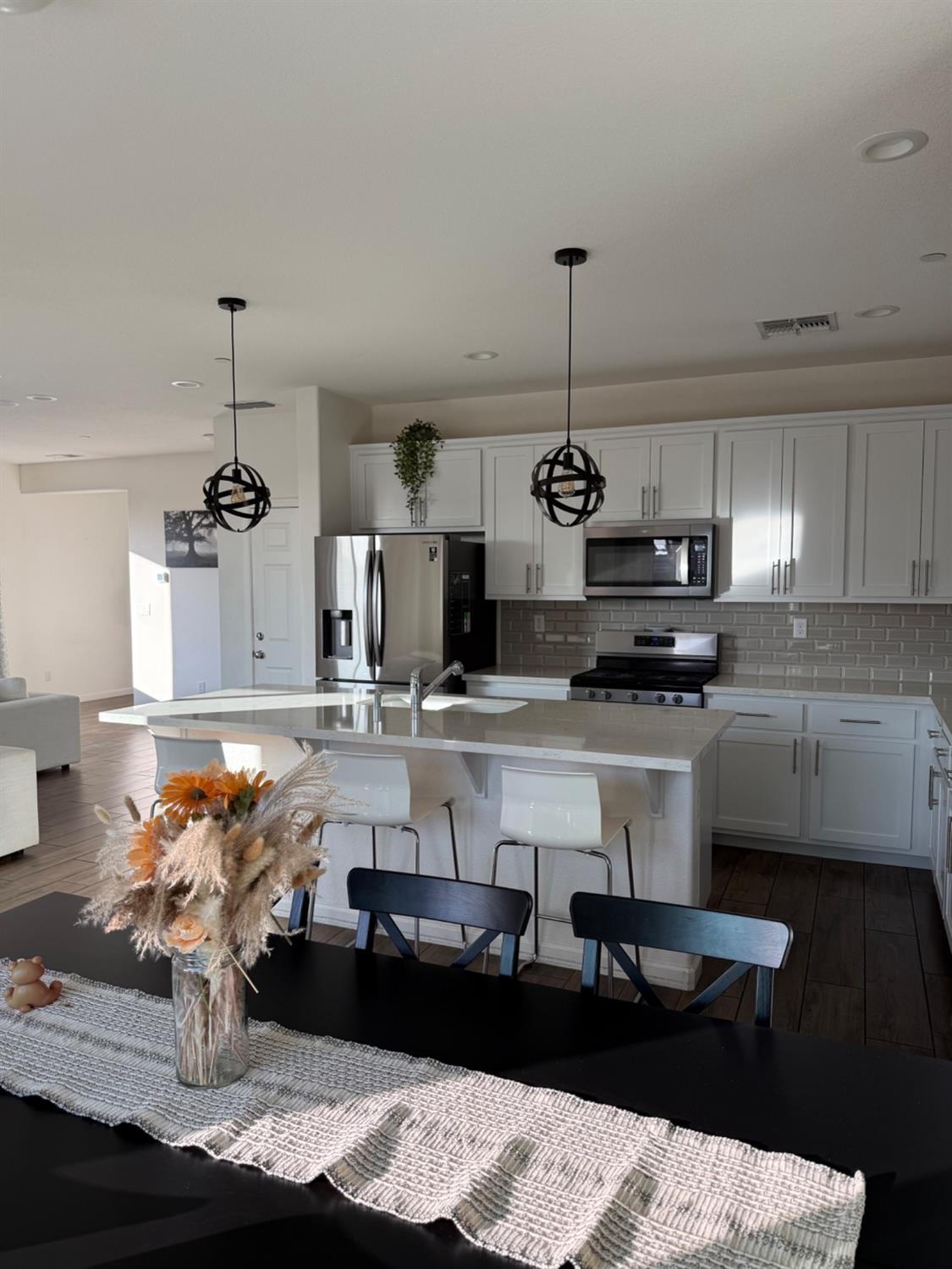Detail Gallery Image 11 of 69 For 2816 Balaton Ct, Antelope,  CA 95843 - 4 Beds | 2/1 Baths