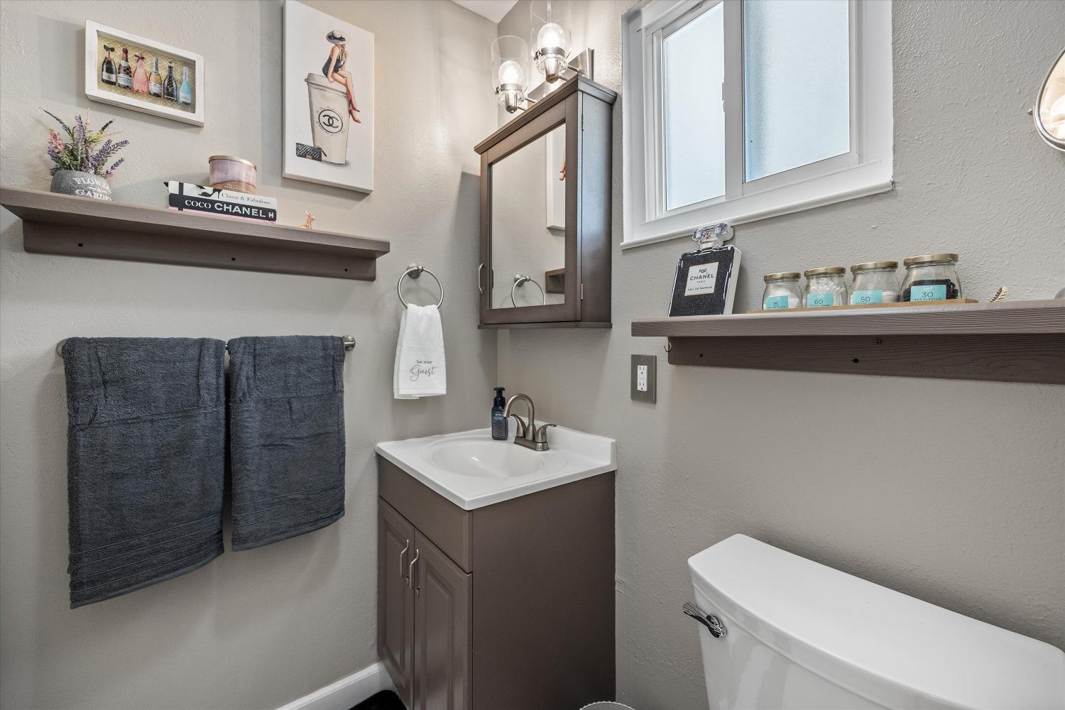 Detail Gallery Image 22 of 44 For 8175 Waikiki Dr, Fair Oaks,  CA 95628 - 4 Beds | 2 Baths