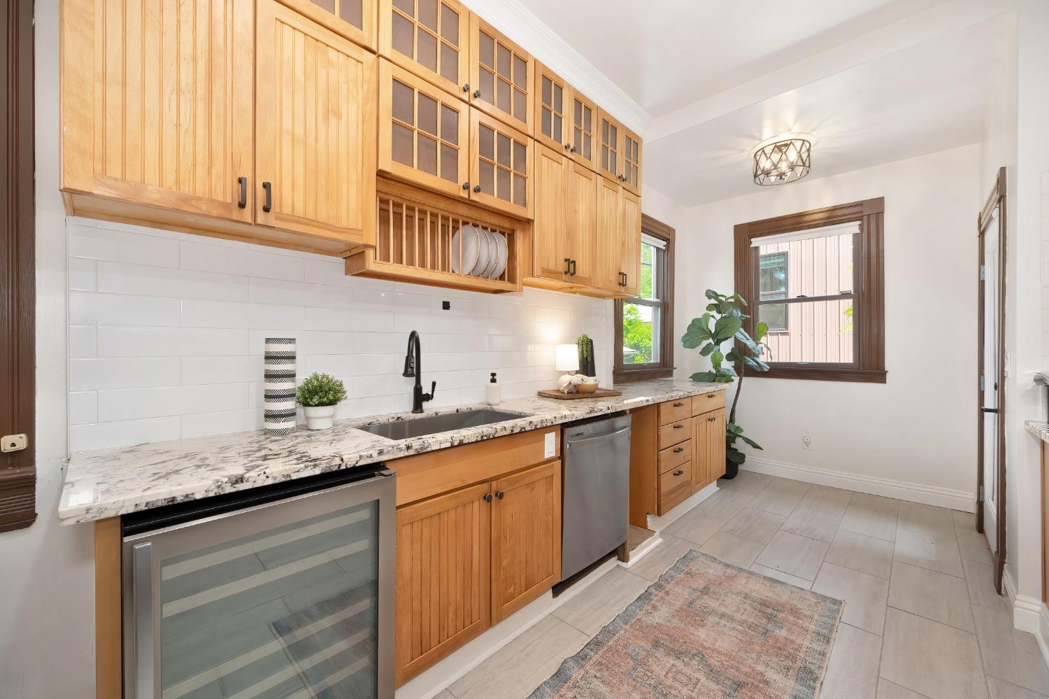 Detail Gallery Image 15 of 40 For 1111 U St, Sacramento,  CA 95818 - 4 Beds | 3/1 Baths