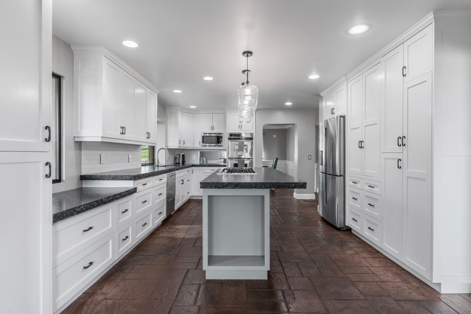 Detail Gallery Image 16 of 55 For 10008 River Oak Cir, Oakdale,  CA 95361 - 5 Beds | 3/1 Baths