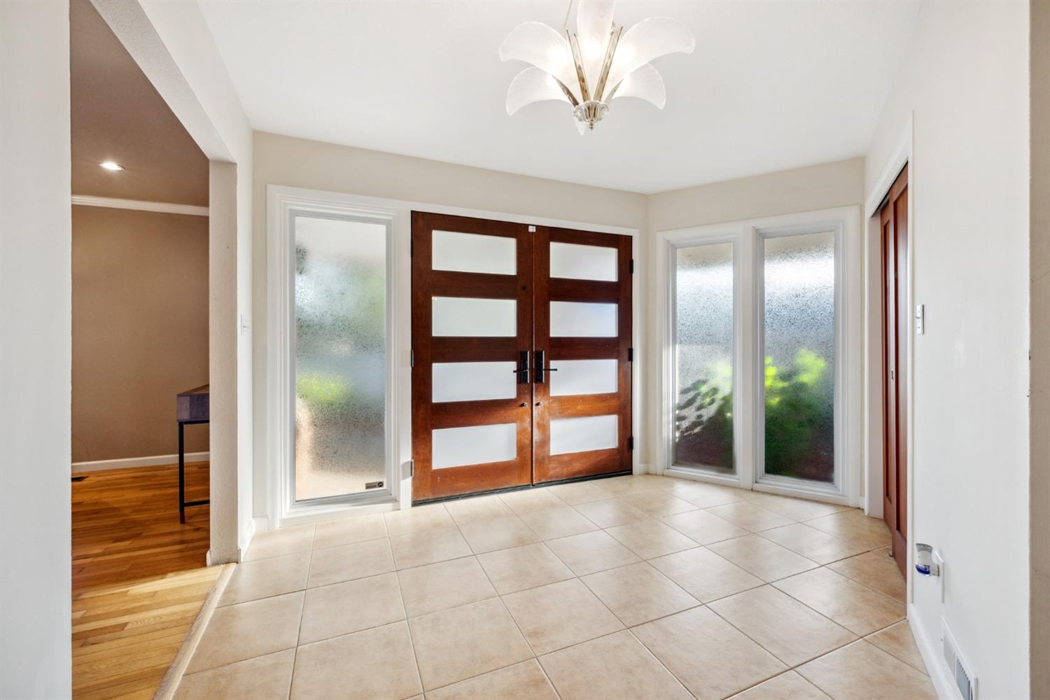 Detail Gallery Image 7 of 65 For 2751 American River Dr, Sacramento,  CA 95864 - 4 Beds | 3 Baths