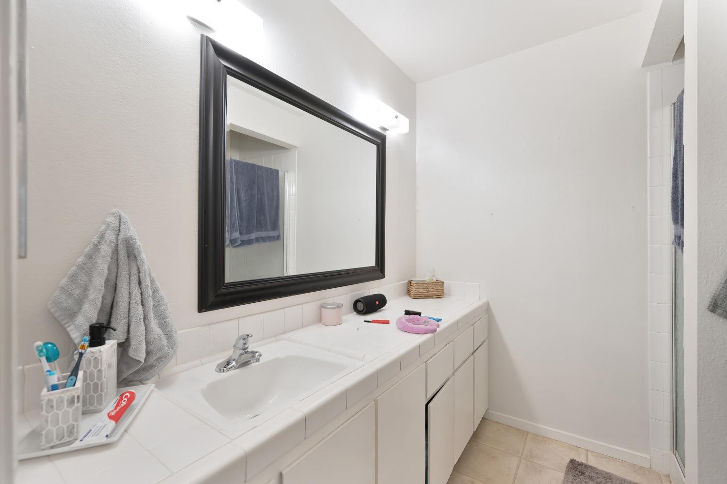 Detail Gallery Image 35 of 61 For 2473 American River Dr, Sacramento,  CA 95825 - – Beds | – Baths