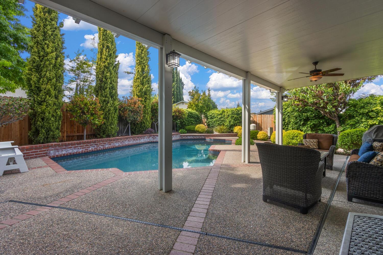 Detail Gallery Image 41 of 56 For 19 Green Mist Ct, Sacramento,  CA 95831 - 4 Beds | 3 Baths