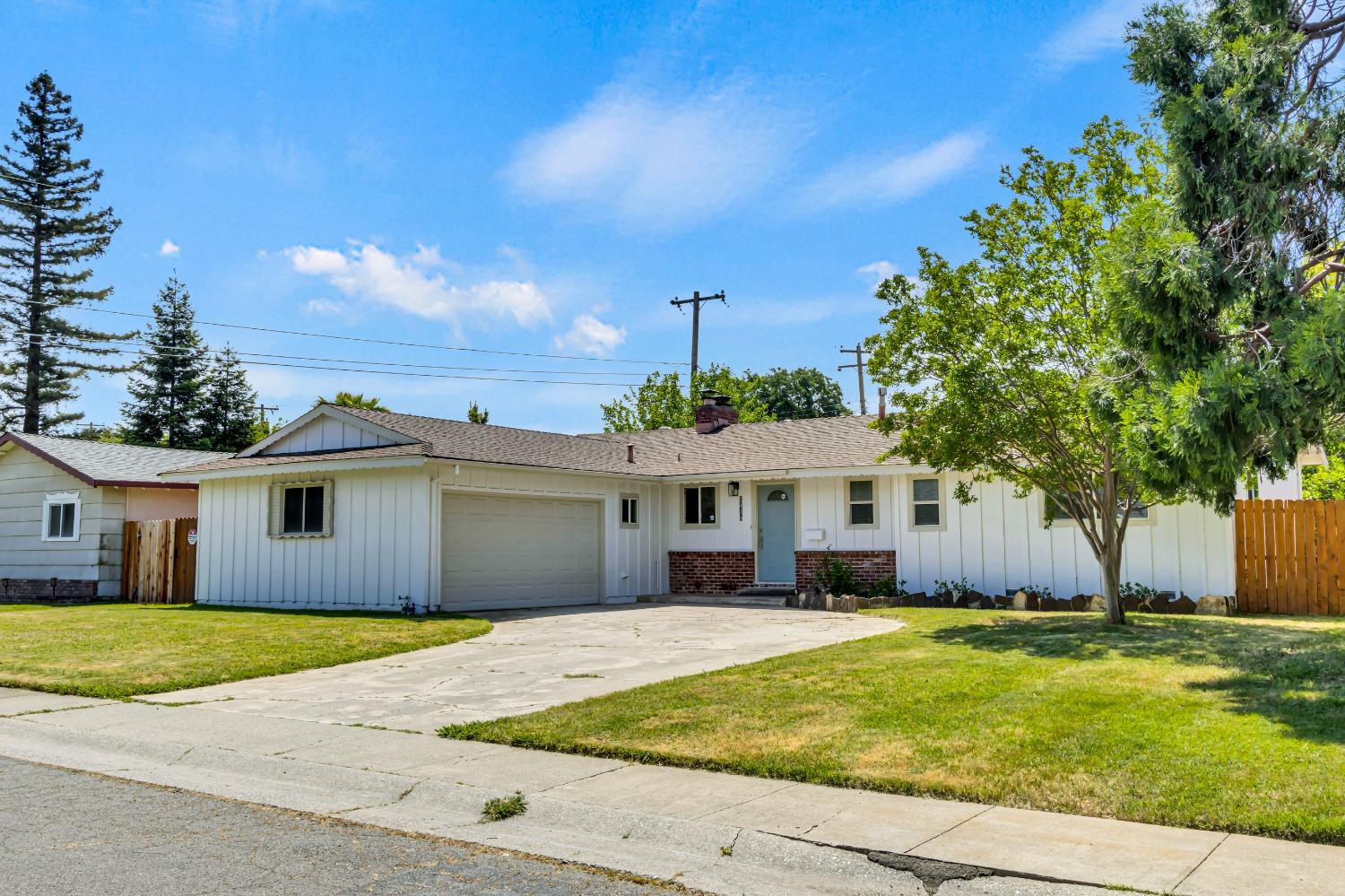 Detail Gallery Image 2 of 56 For 5418 Canfield Ave, Carmichael,  CA 95608 - 3 Beds | 2 Baths