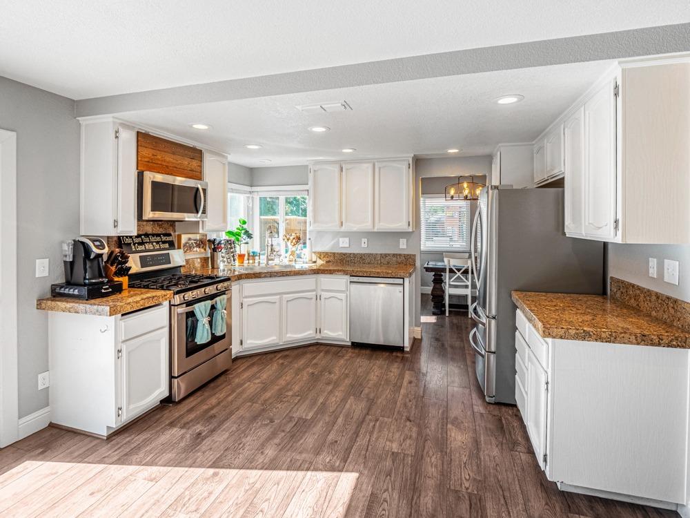 Detail Gallery Image 14 of 47 For 9523 Dunkerrin Way, Elk Grove,  CA 95758 - 3 Beds | 2/1 Baths